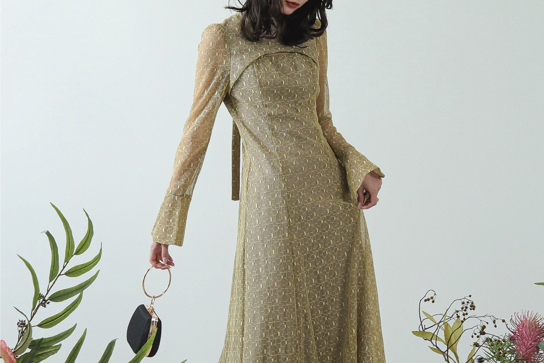 一枚で仕上がる長袖ドレス特集