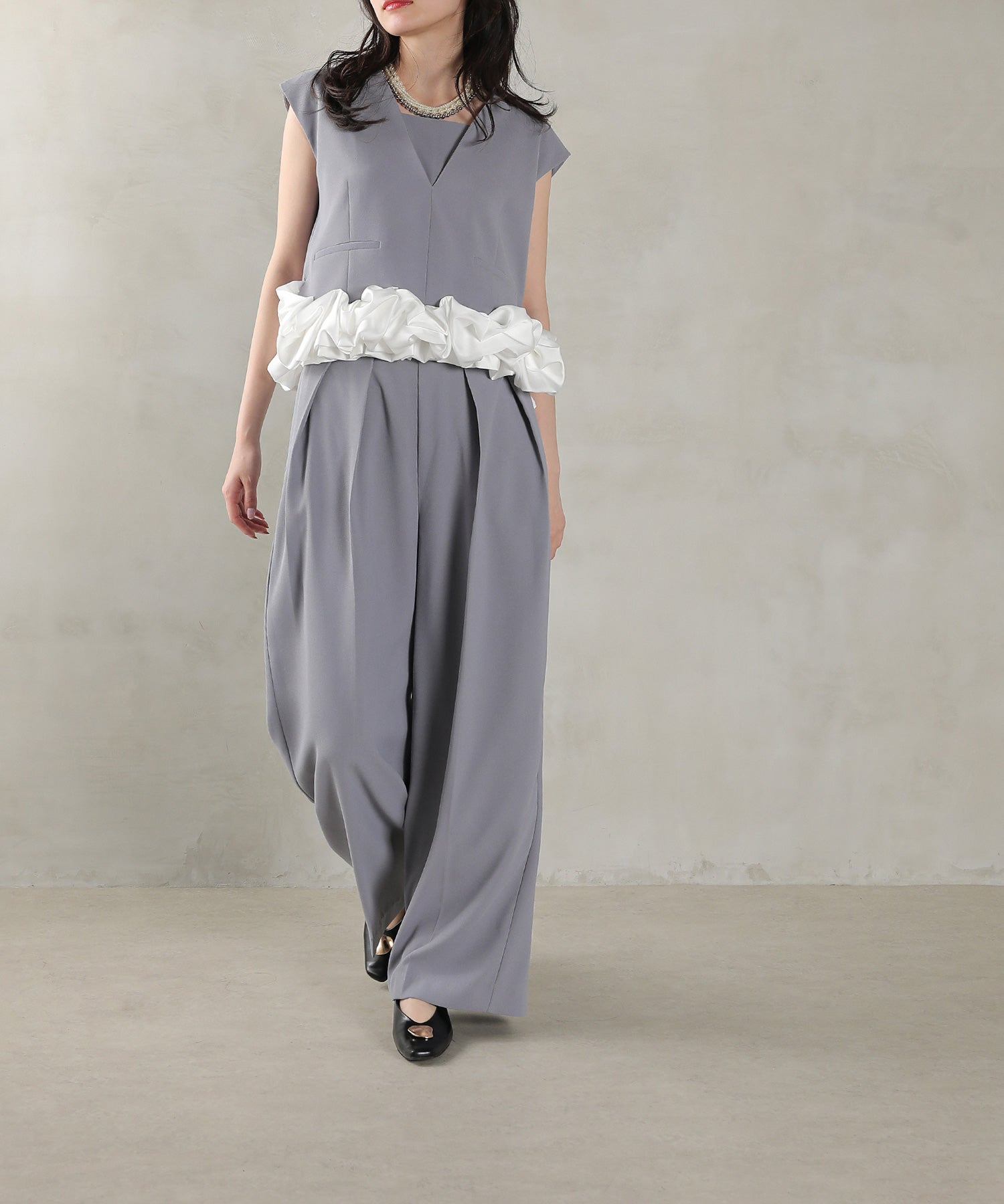 Vネックデザイン フリル ノースリーブ セットアップ パンツドレス