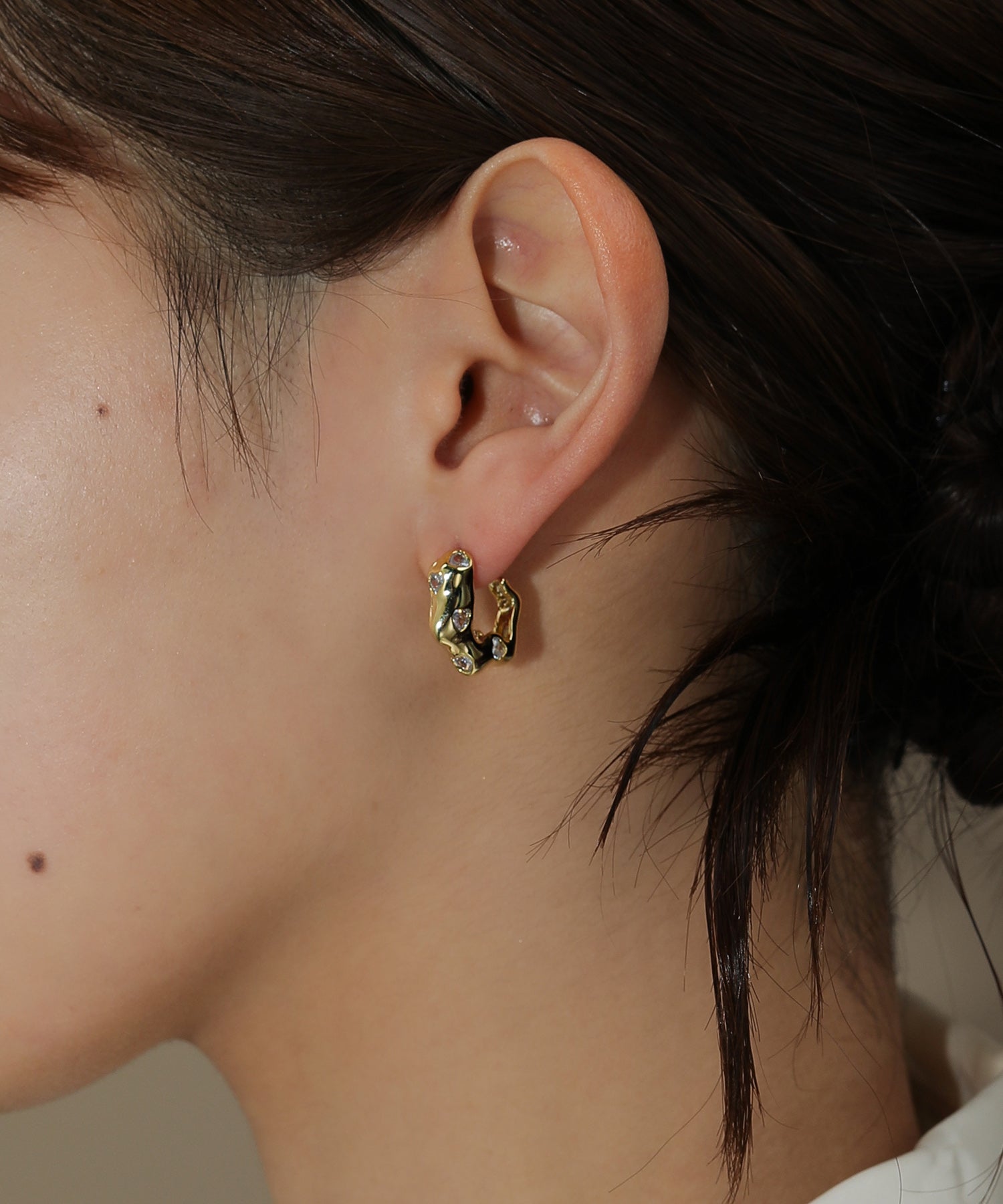 不規則 凹凸 フープ風 ビジュー ピアス ゴールド シルバー