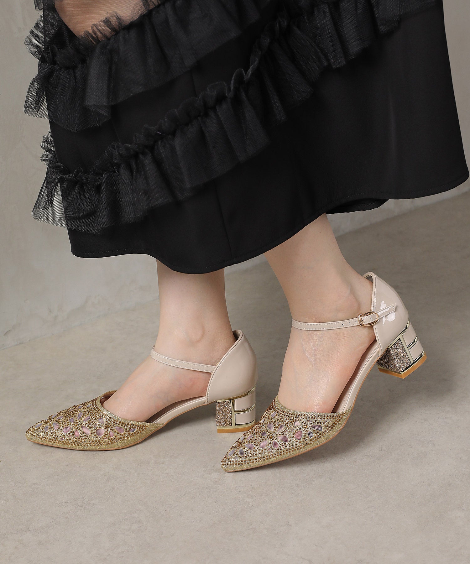 ラインストーン フラワーカットオフデザイン チャンキーヒール パンプス