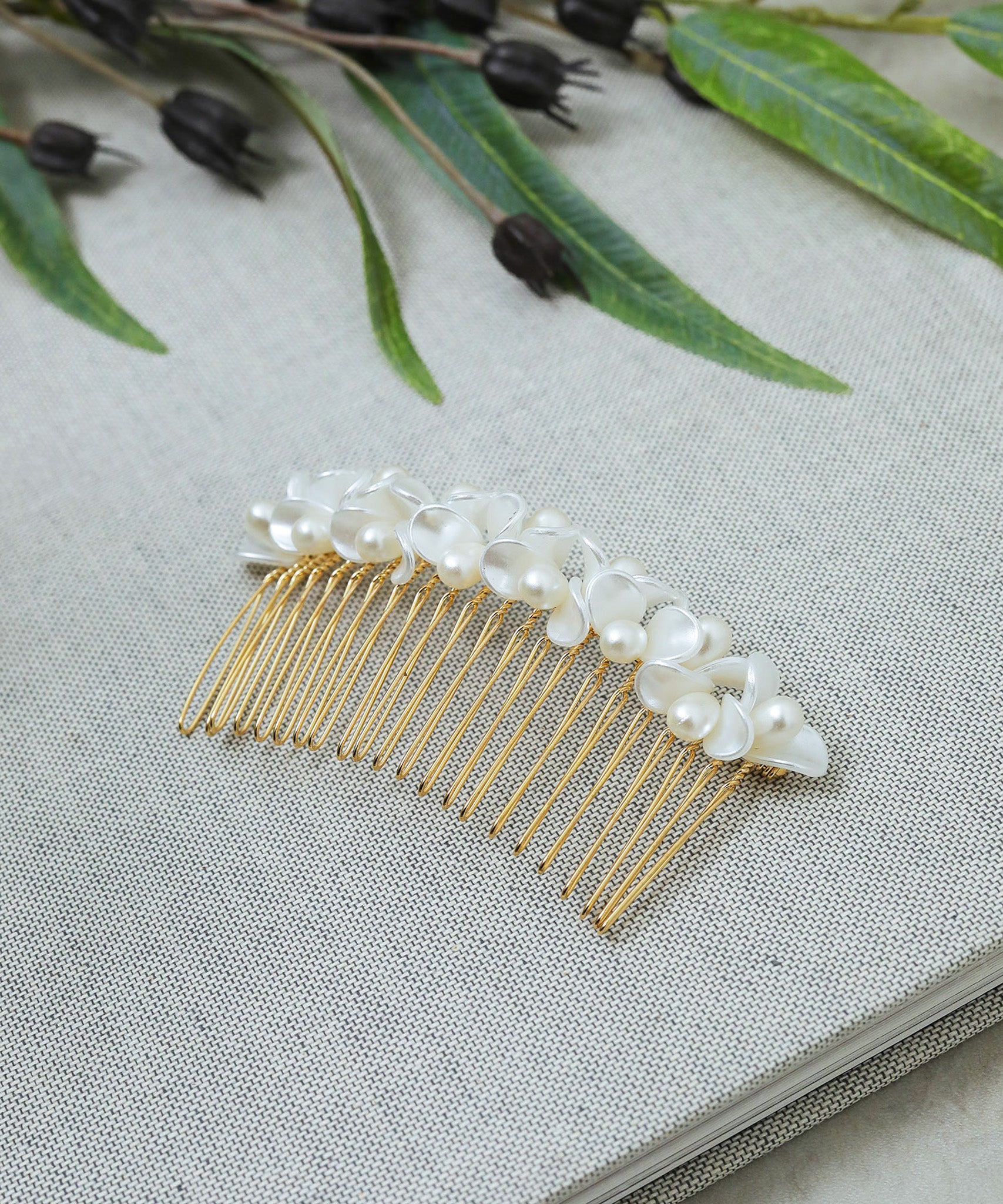 花びら パール ホワイト ヘアコーム