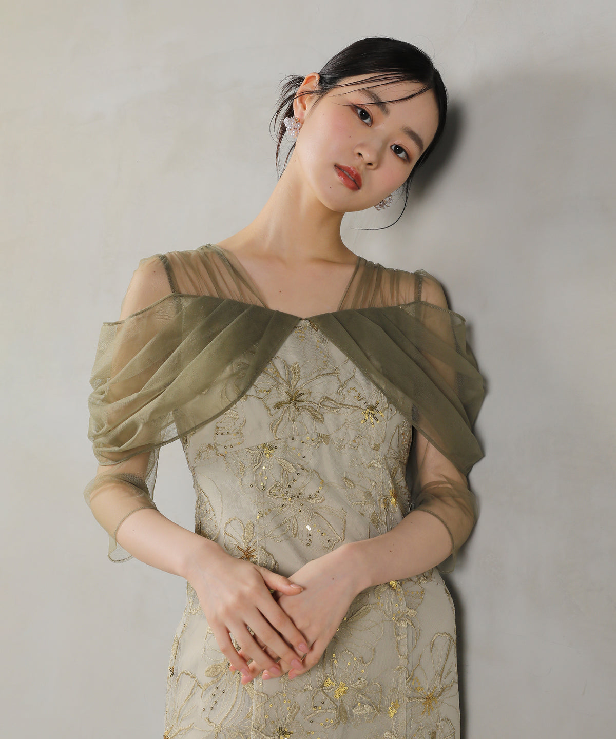 花柄刺繍スパンコールチュールドレープオフショル風ドレス