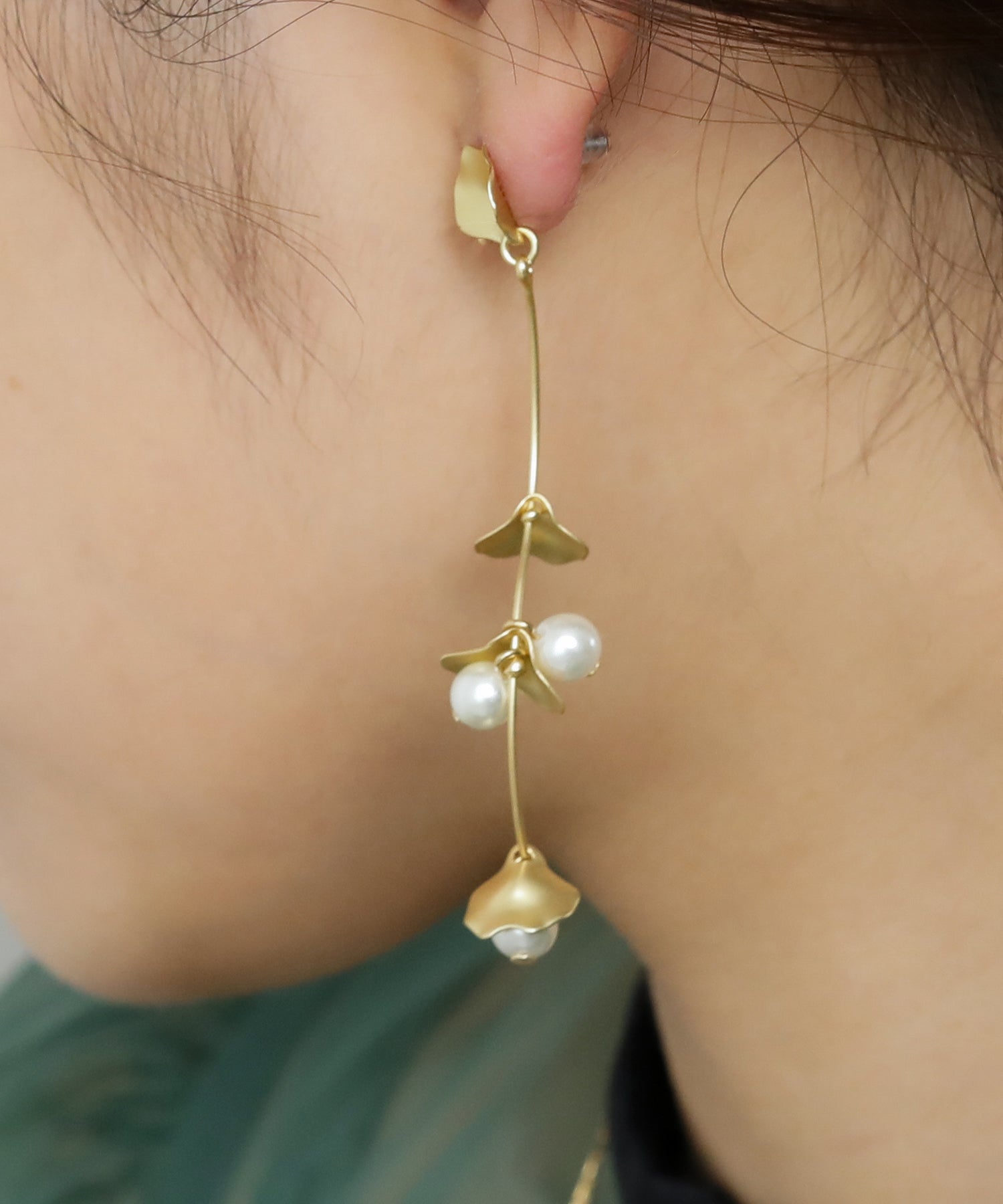 ウェーブ ライン 花びら パール ピアス