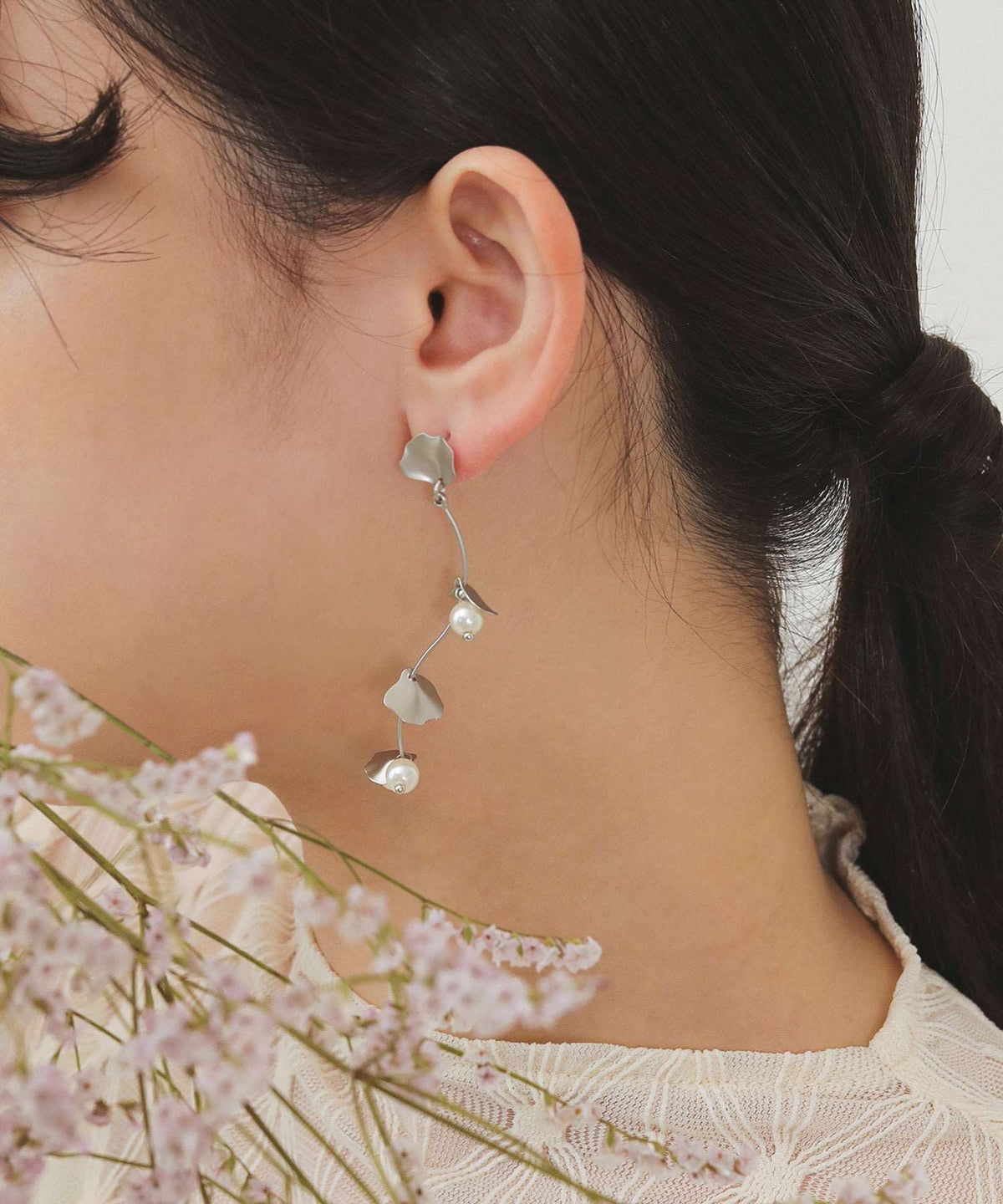 ウェーブ ライン 花びら パール ピアス