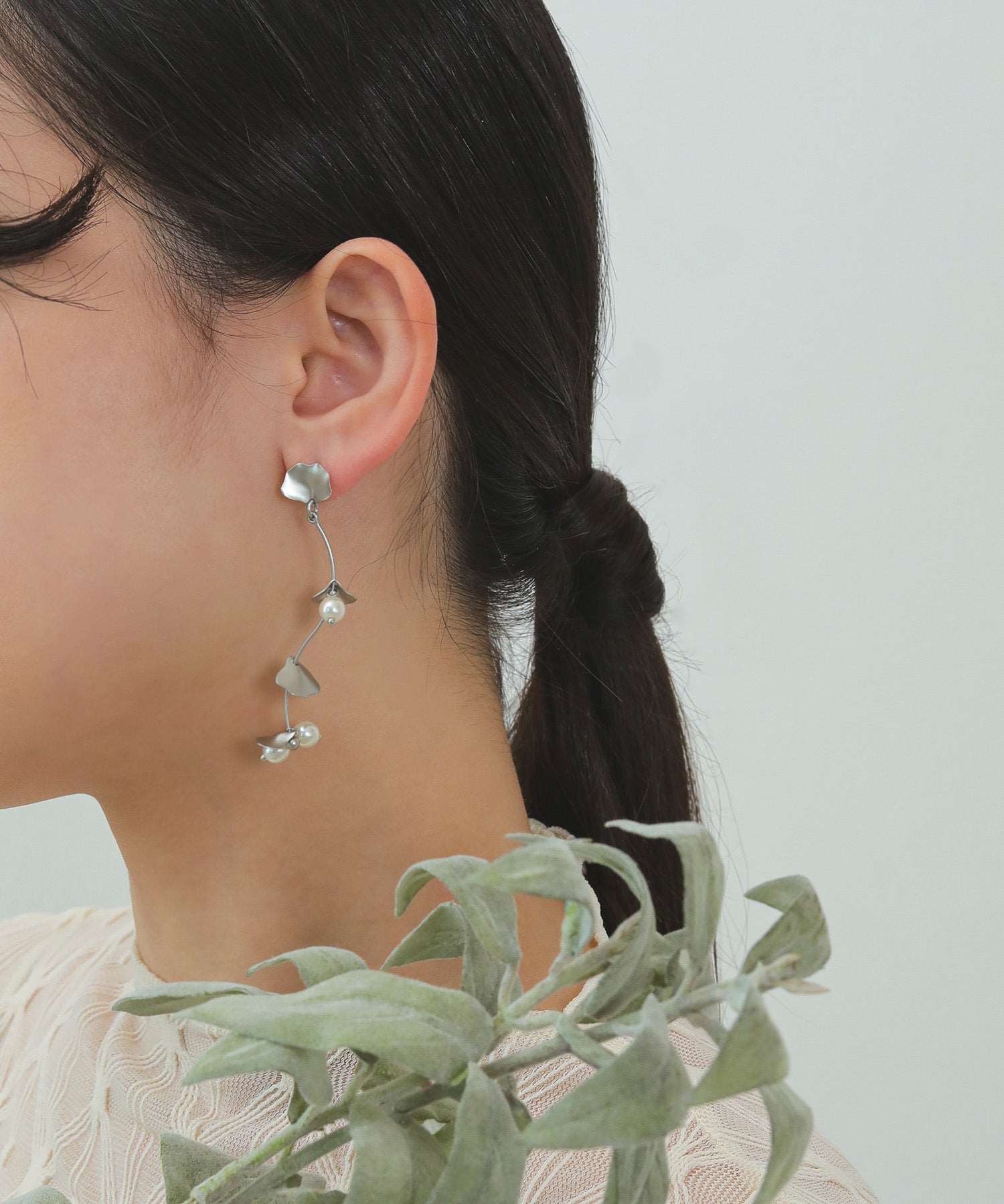 ウェーブ ライン 花びら パール ピアス