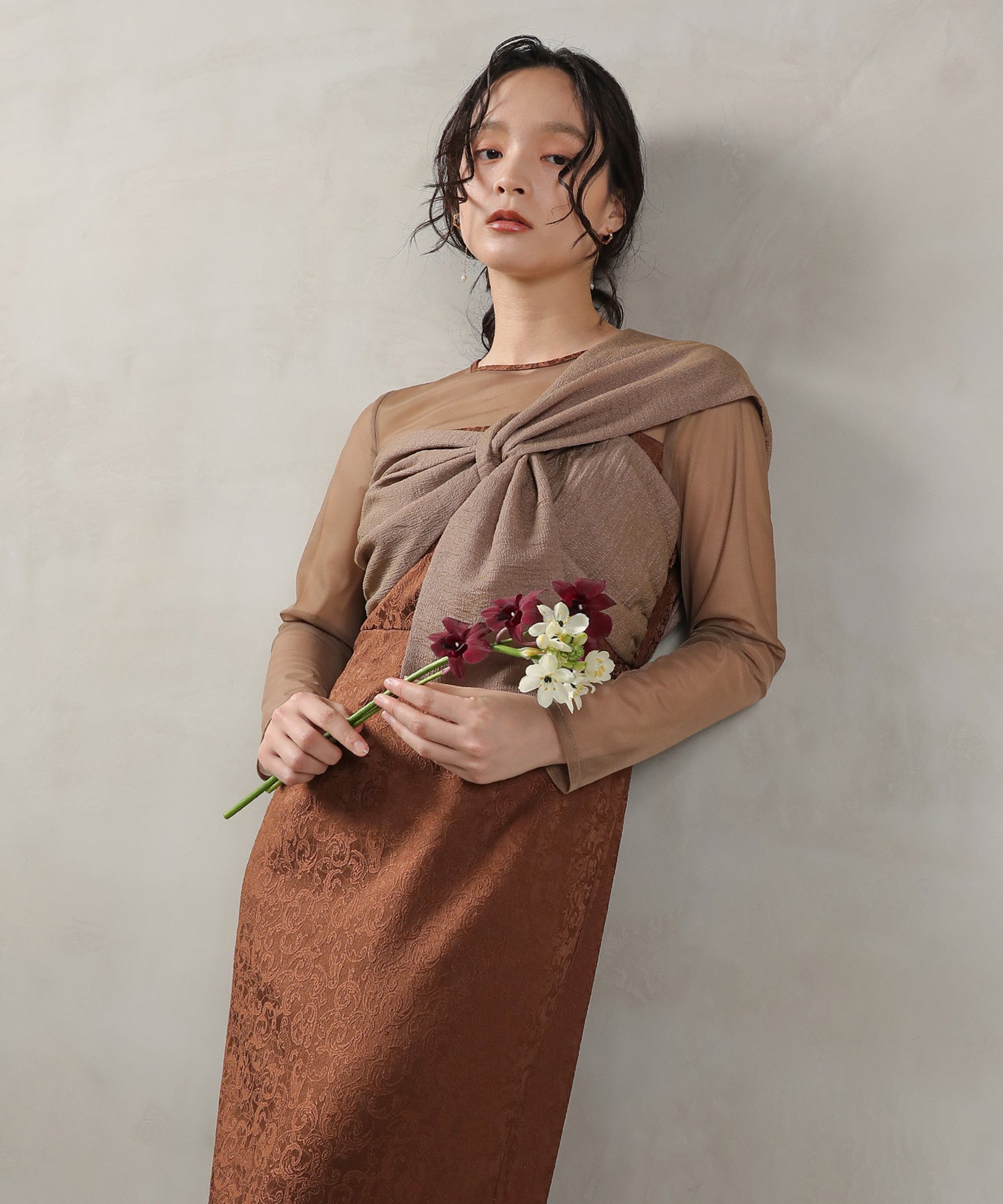 フラワージャガード ノットデザイン Iライン ドレス