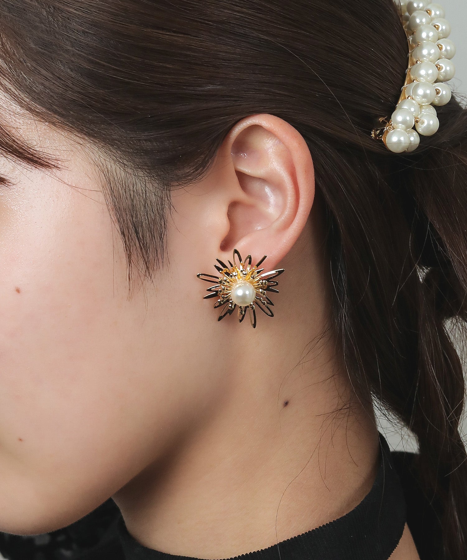 シャープ メタル フラワー ピアス