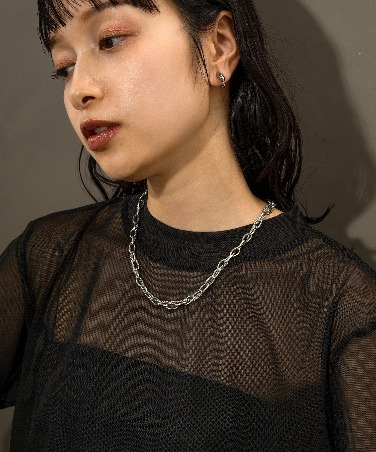 小さめ 艶感 ドロップ型 イヤリング 結婚式 デイリー