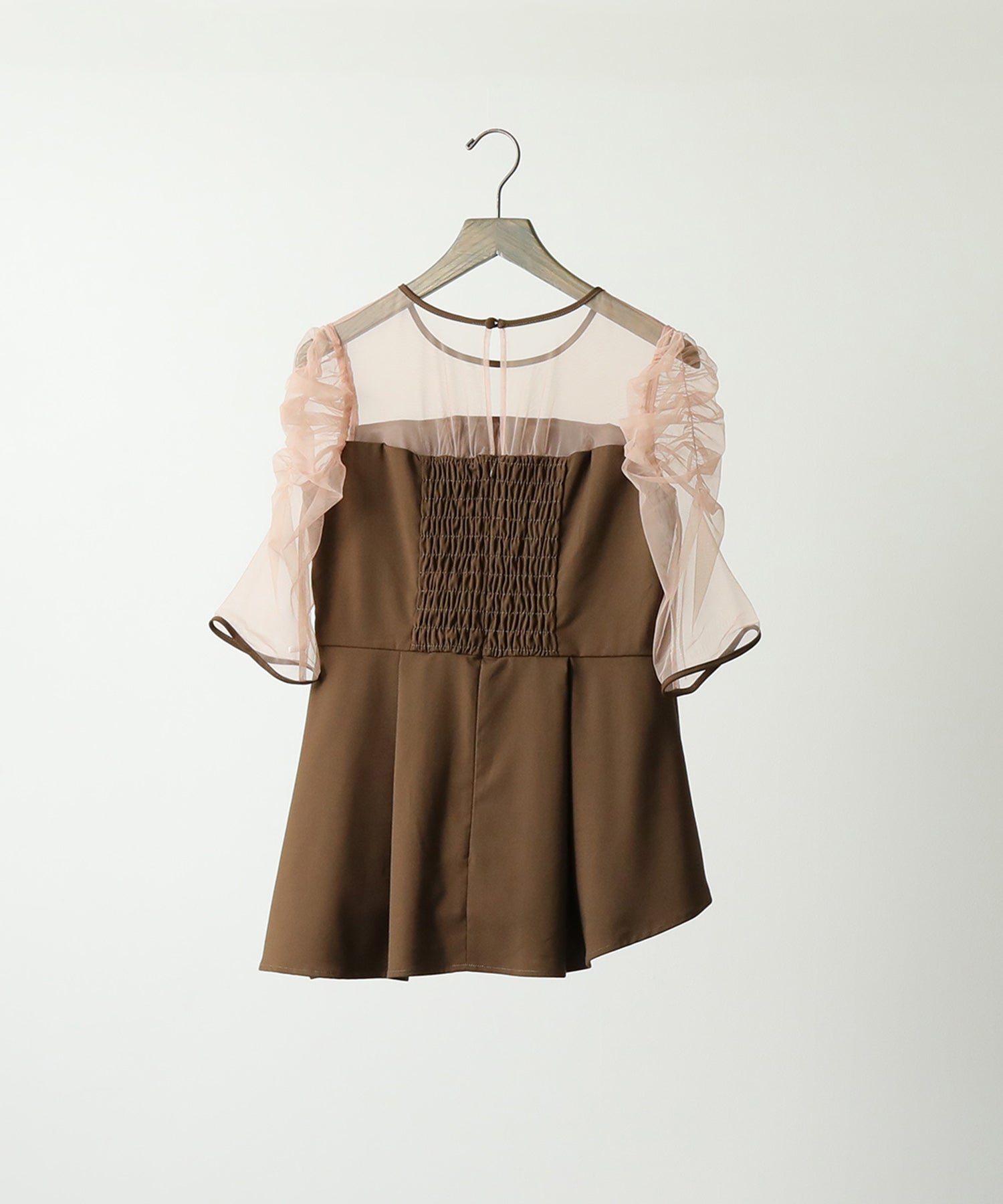 ブラウン(後ろ)