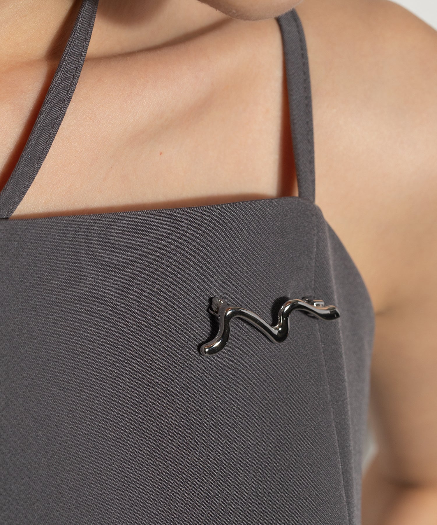 ニュアンス ウェーブ ライン メタル ブローチ