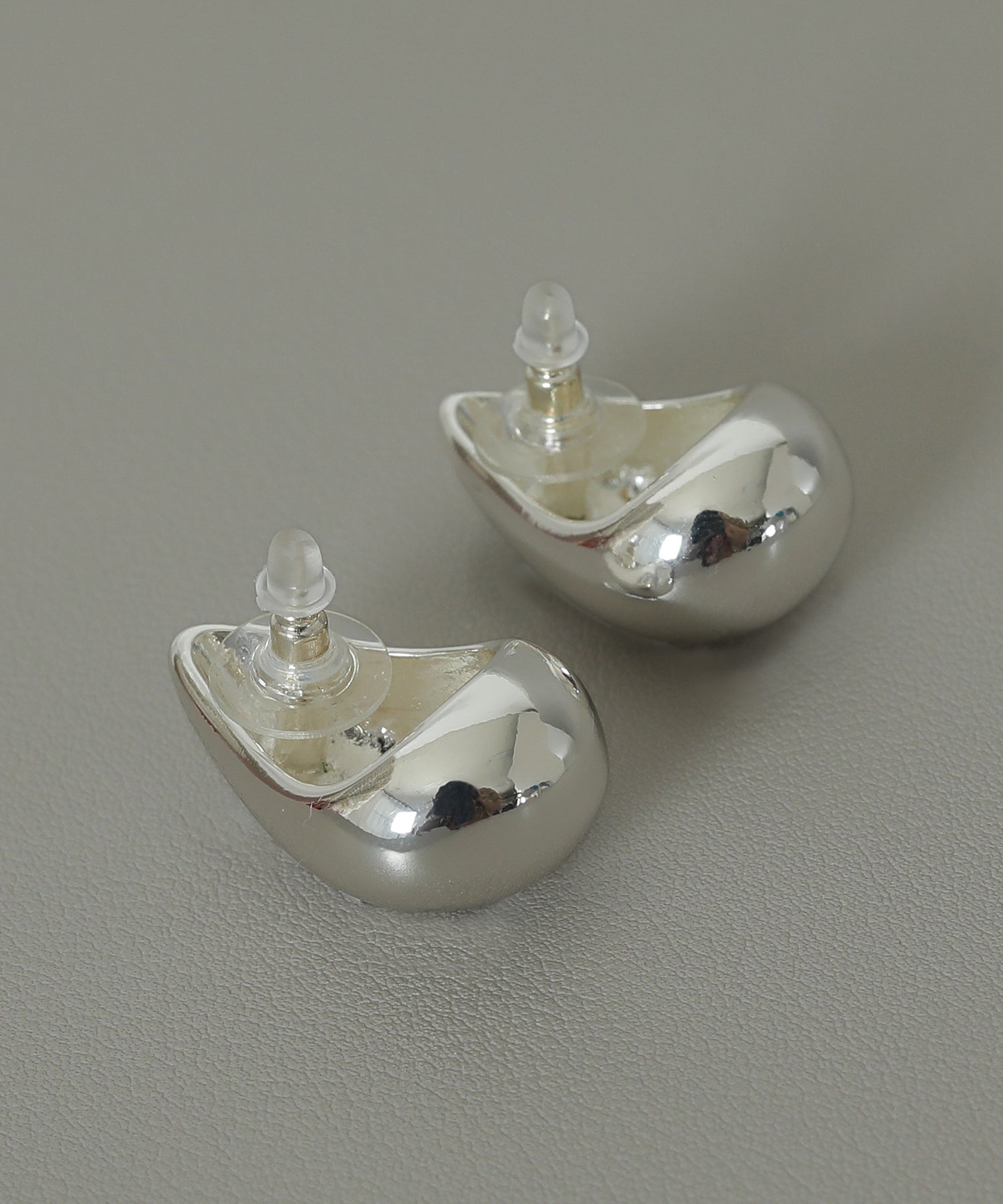 チャンキー ドロップモチーフ メタル ピアス