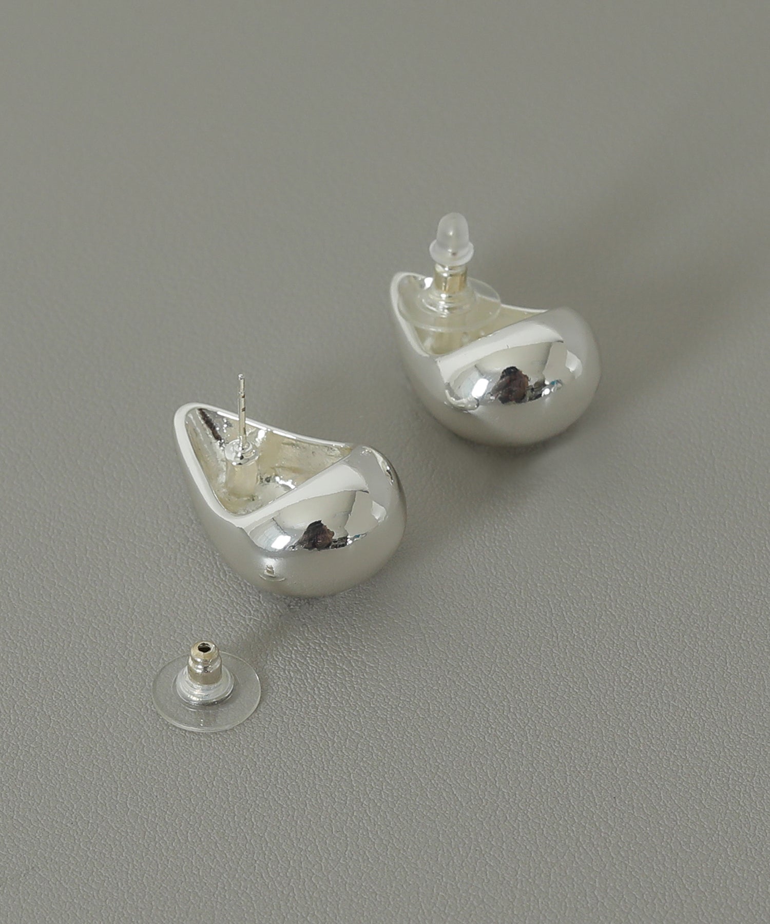 チャンキー ドロップモチーフ メタル ピアス