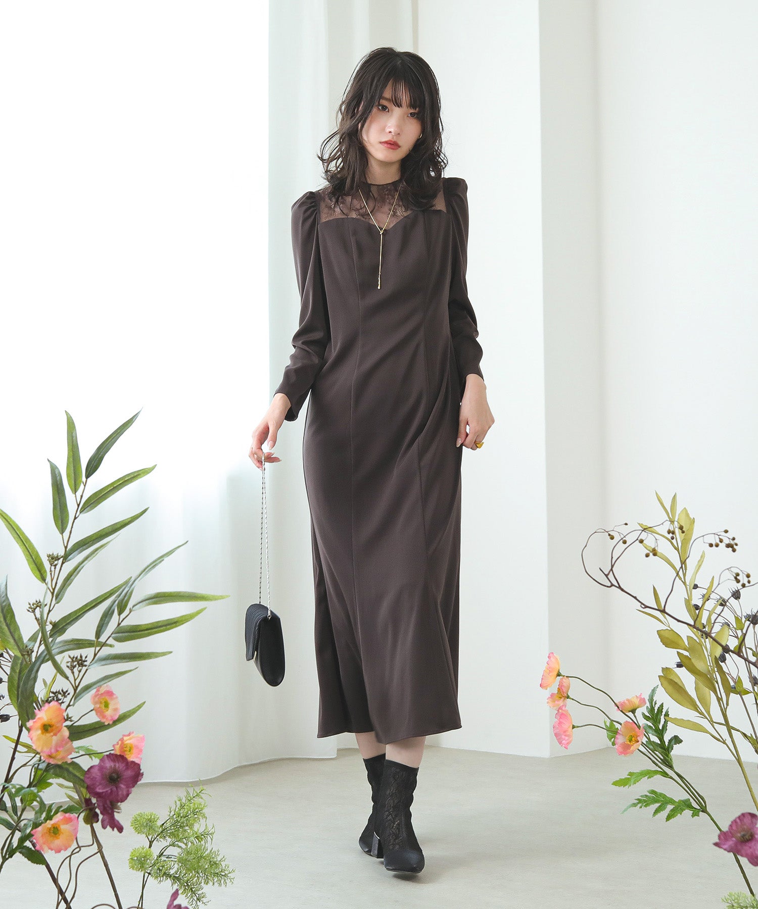 肩にボリュームでメリハリのあるシルエットに