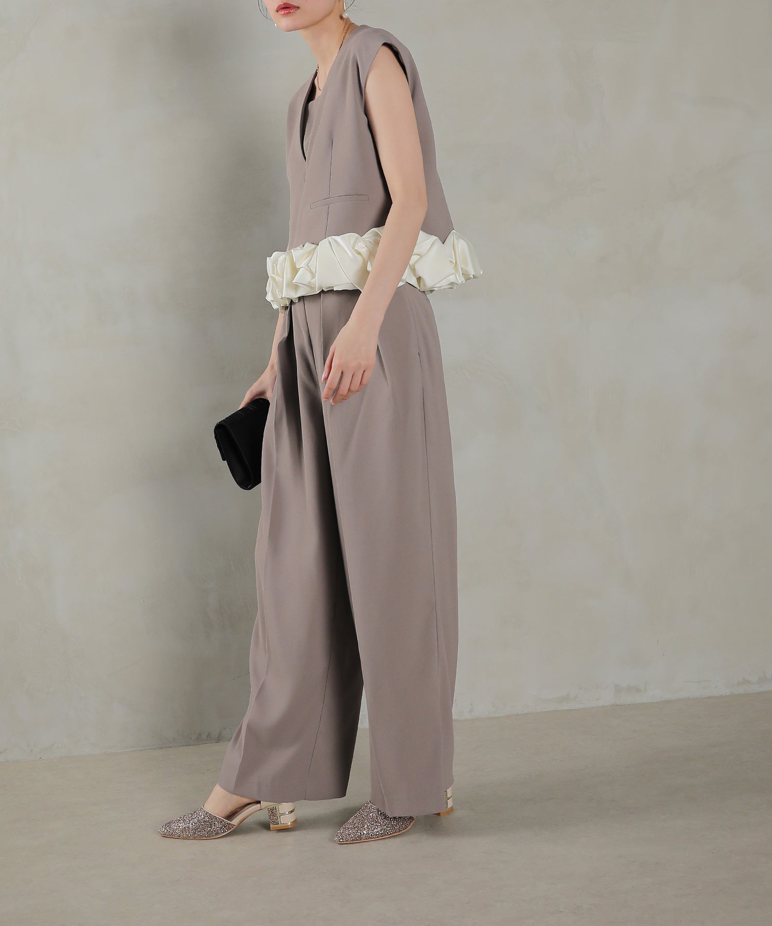 Vネックデザイン フリル ノースリーブ セットアップ パンツドレス