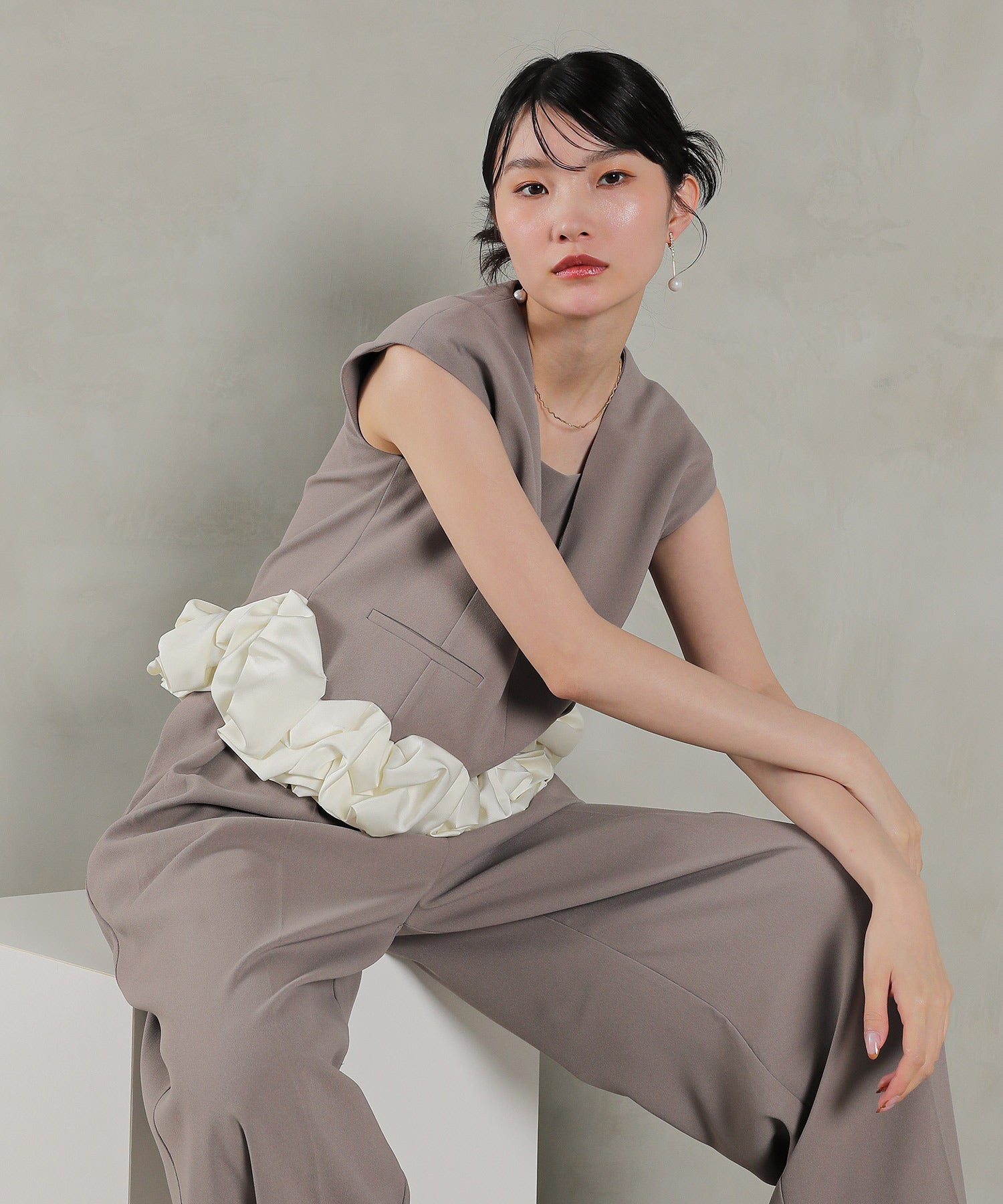 Vネックデザイン フリル ノースリーブ セットアップ パンツドレス