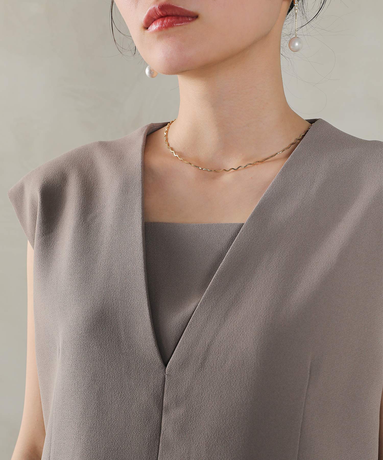 Vネックデザイン フリル ノースリーブ セットアップ パンツドレス