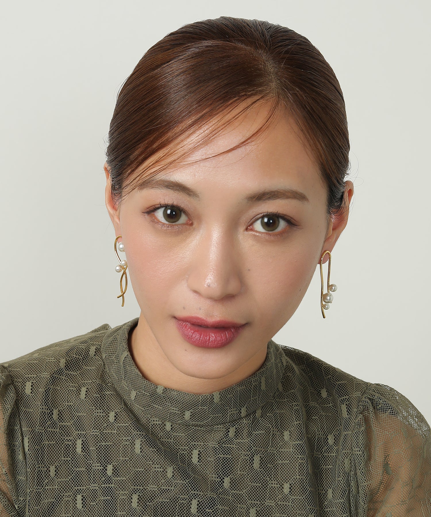 ニュアンスライン アシンメトリー ツイスト パール ピアス