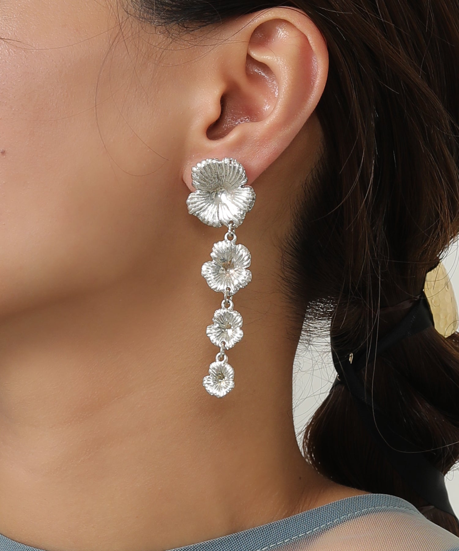 ヴィンテージ フラワー ロング ピアス