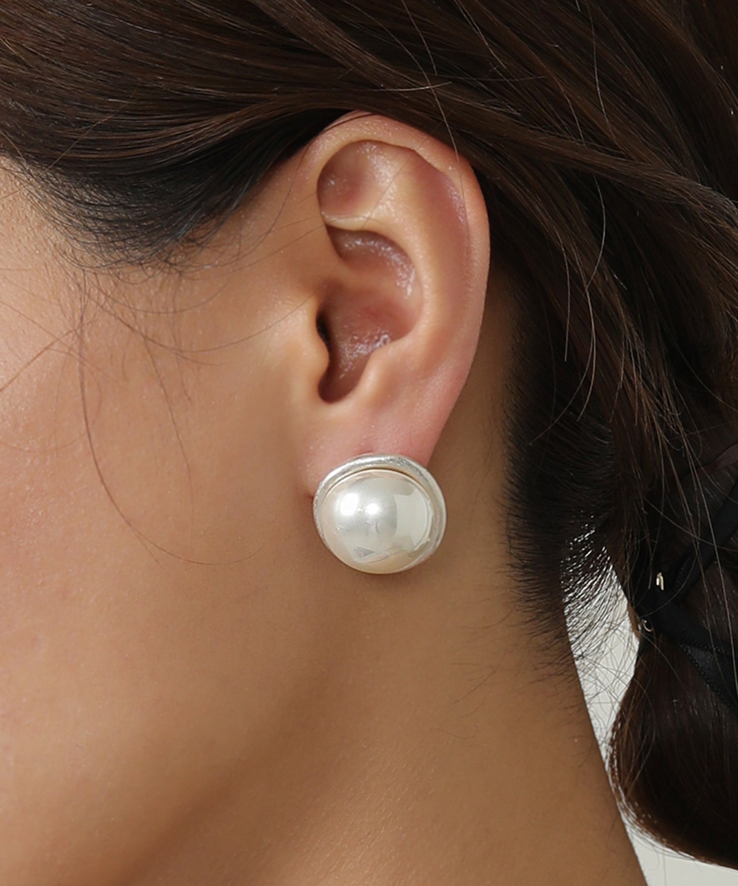 パール ボタン ピアス
