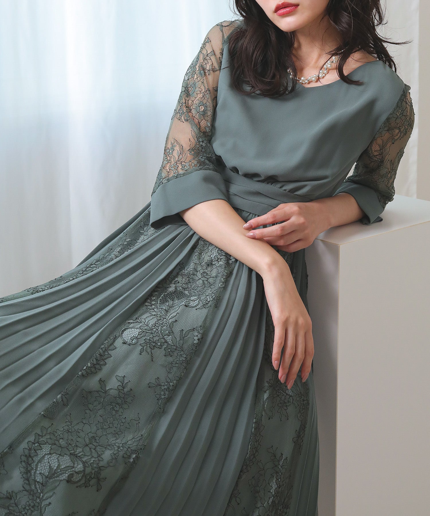 プリーツ×レース ウエストタックロングワンピースドレス