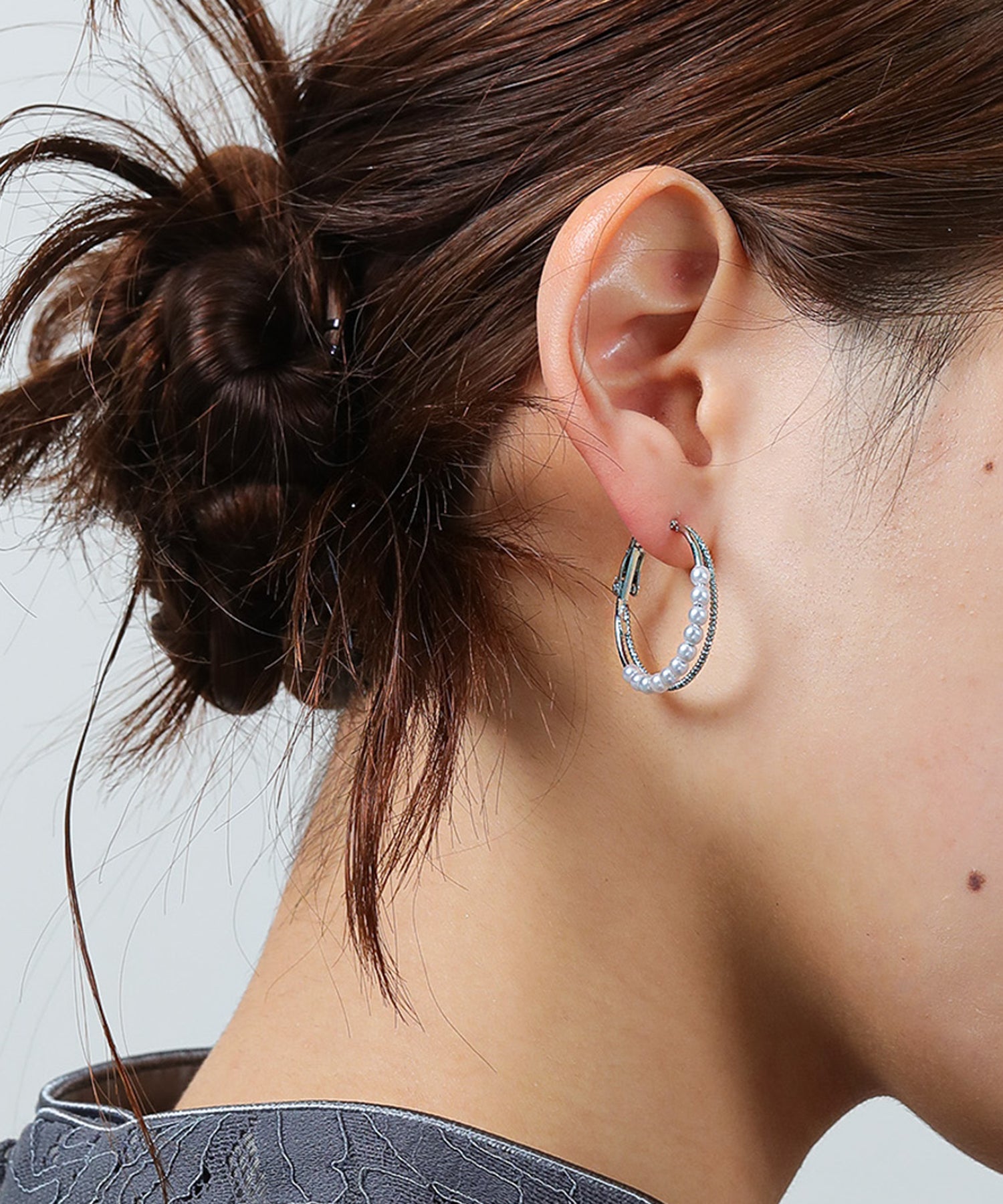 ツイストメタル 上品 パール 2連 フープ ピアス 結婚式 パーティー オケージョン デイリー