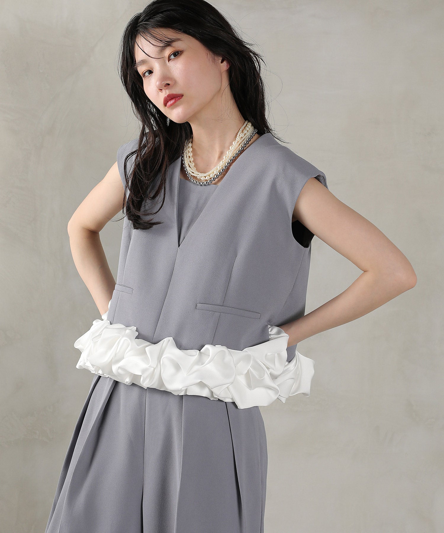 Vネックデザイン フリル ノースリーブ セットアップ パンツドレス