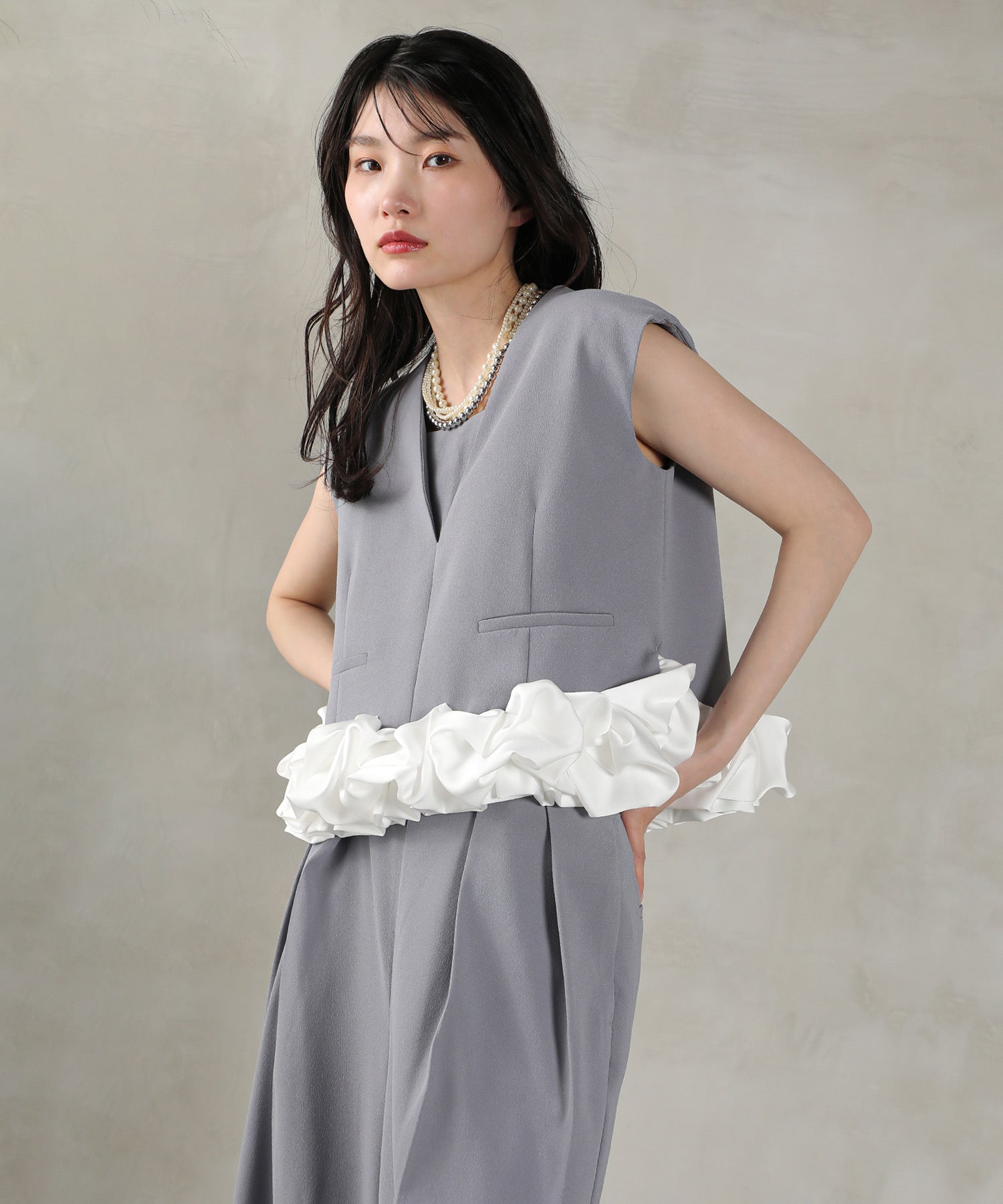 Vネックデザイン フリル ノースリーブ セットアップ パンツドレス