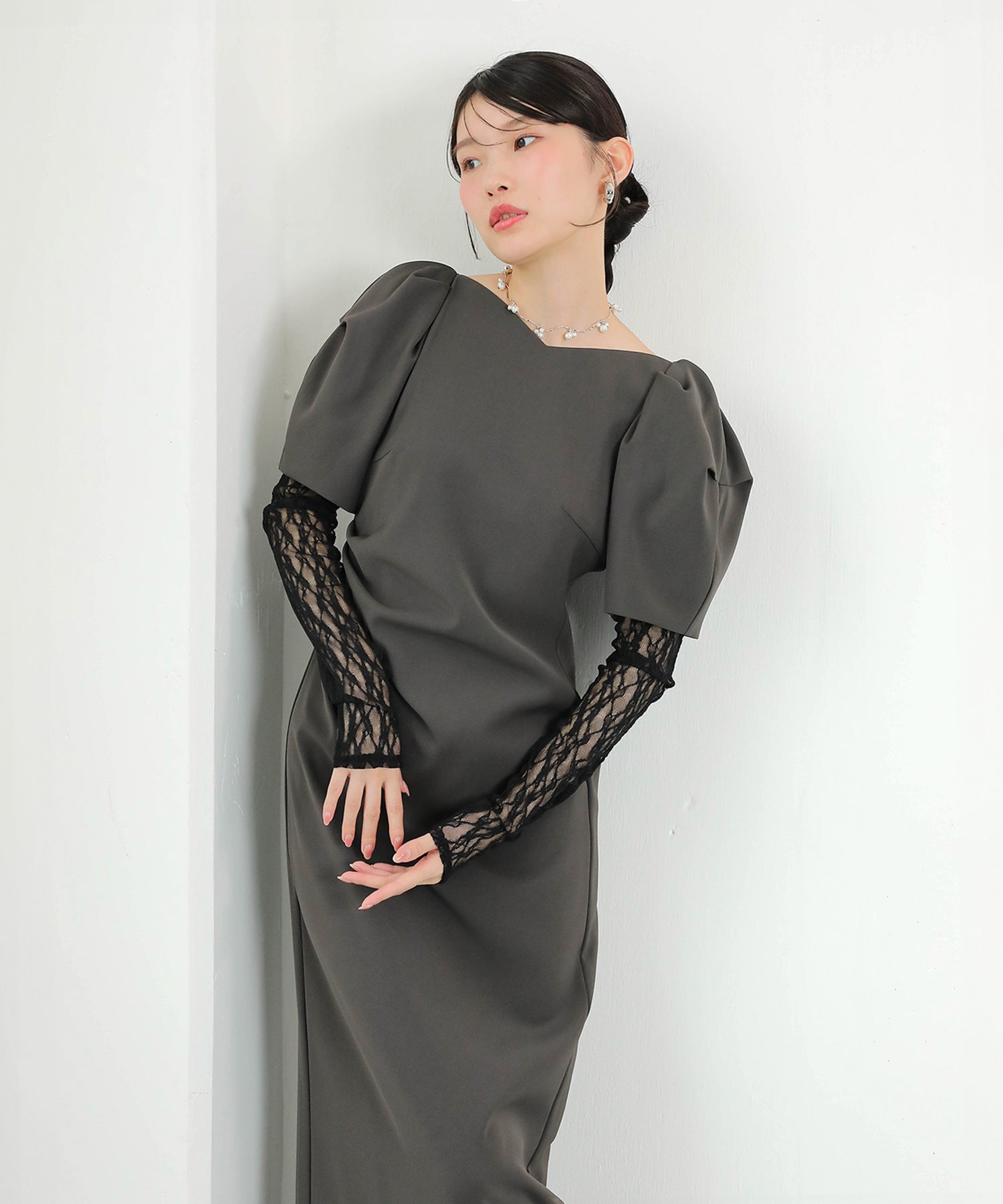 レースアームカバー付き ドレープ パフスリーブ Iライン ワンピースドレス