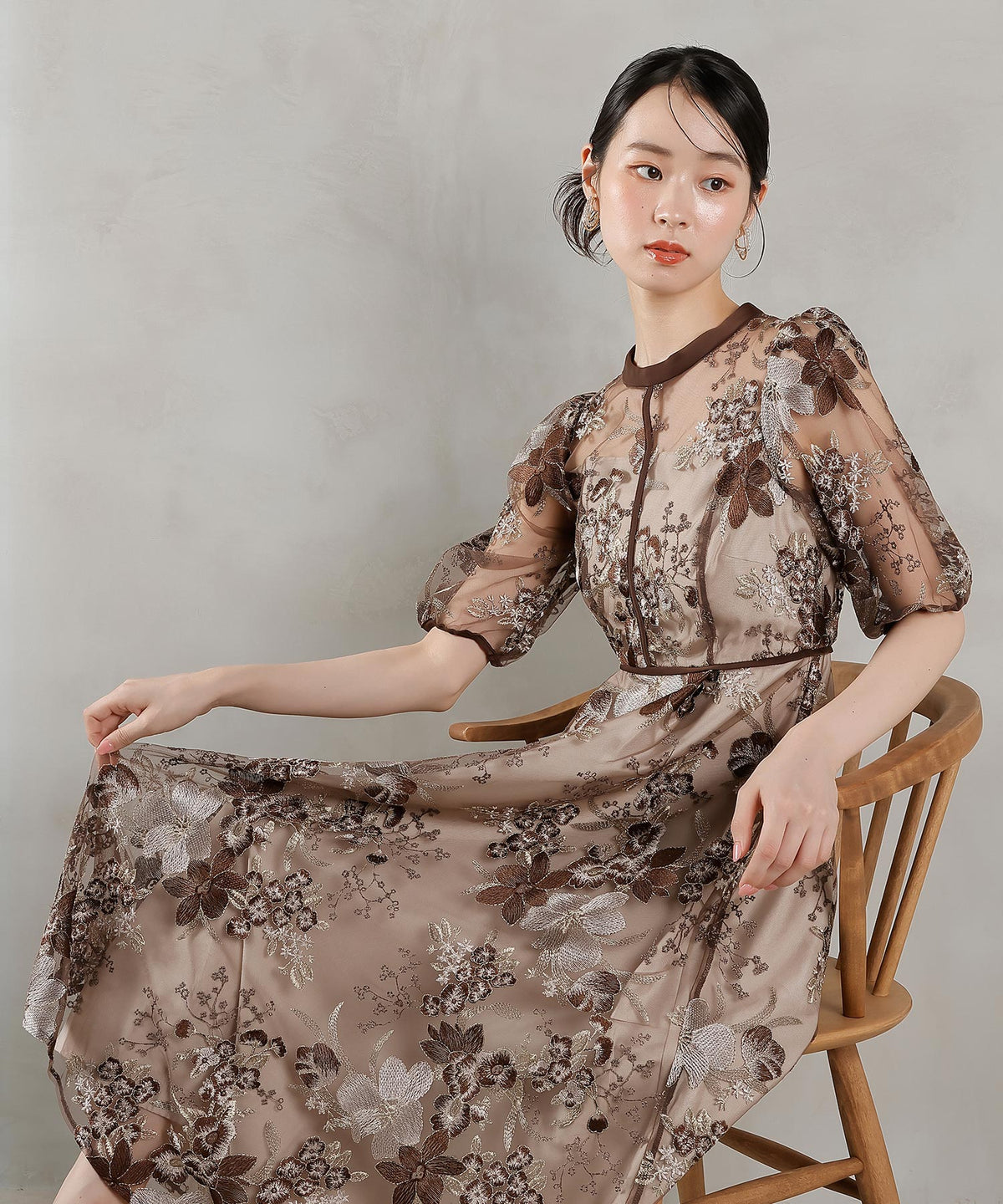 花柄刺繍光沢パフスリーブシアーデコルテAラインドレス