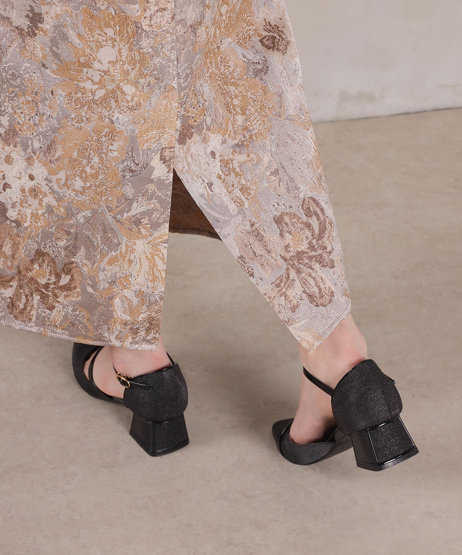 ハートネックフリルジャガードワンピースドレス