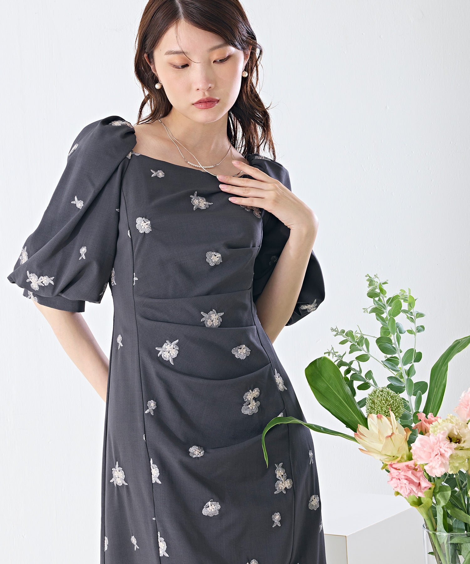花柄刺繍ドレープパフスリーブドレス
