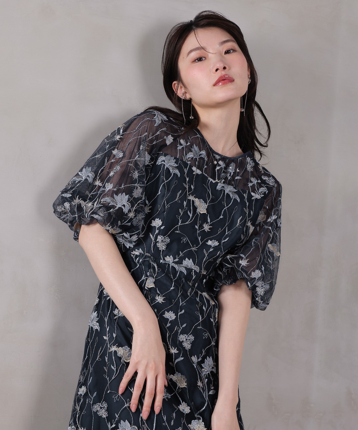パフスリーブ 花柄刺繍レースチュールAラインワンピースドレス