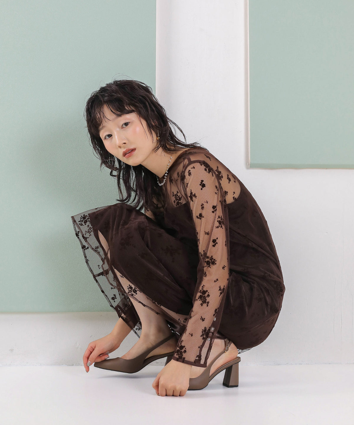 フロッキー花柄レースパールスリーブベロアIラインドレス