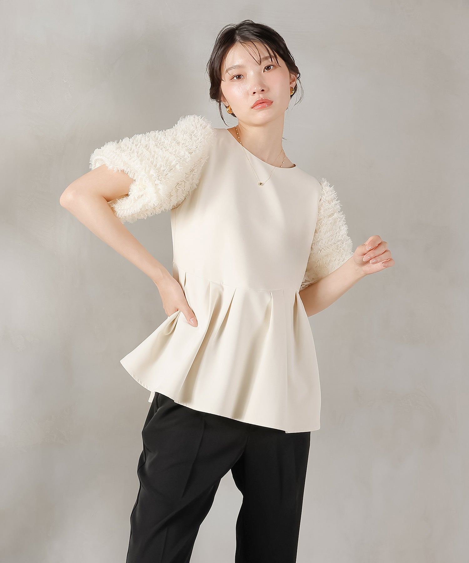 チュールフリル袖 ペプラムトップス テーパードパンツ セットアップ