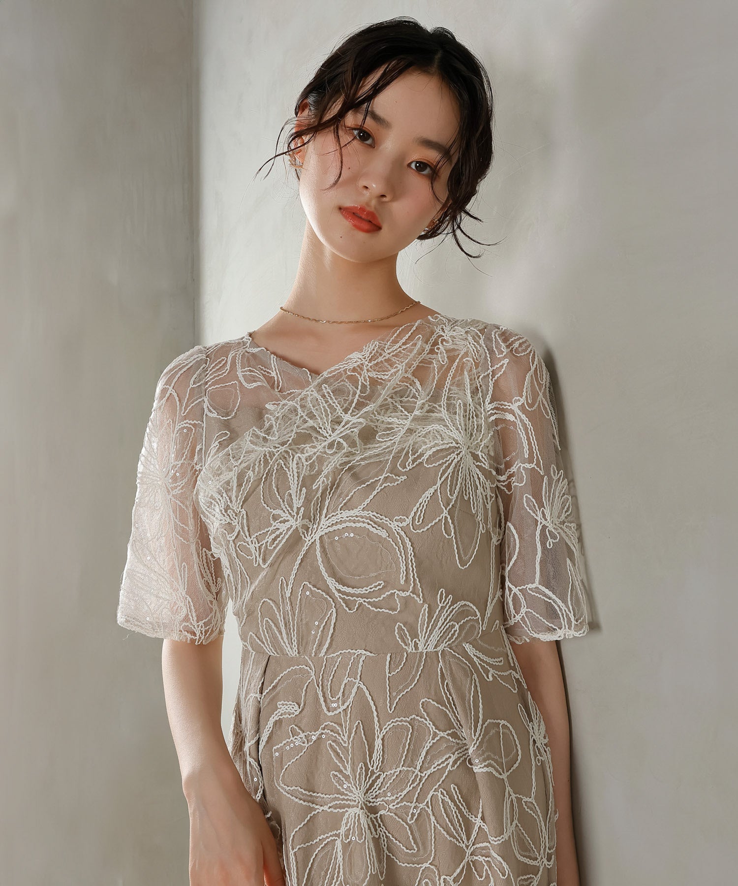 花柄シャイニースパンコールチュールクロスデコルテドレス