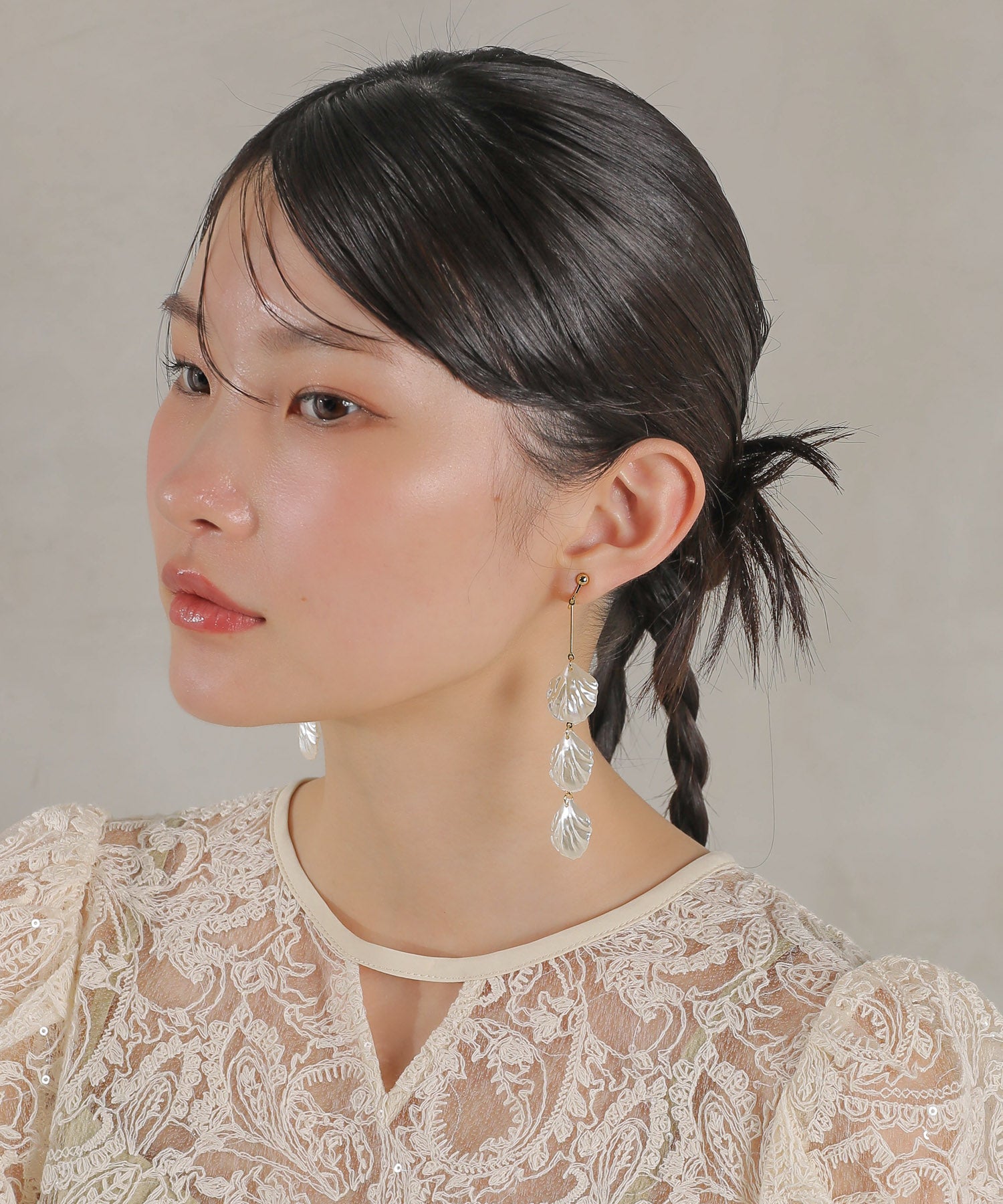 パール シェル メタルドロップ ロング イヤリング