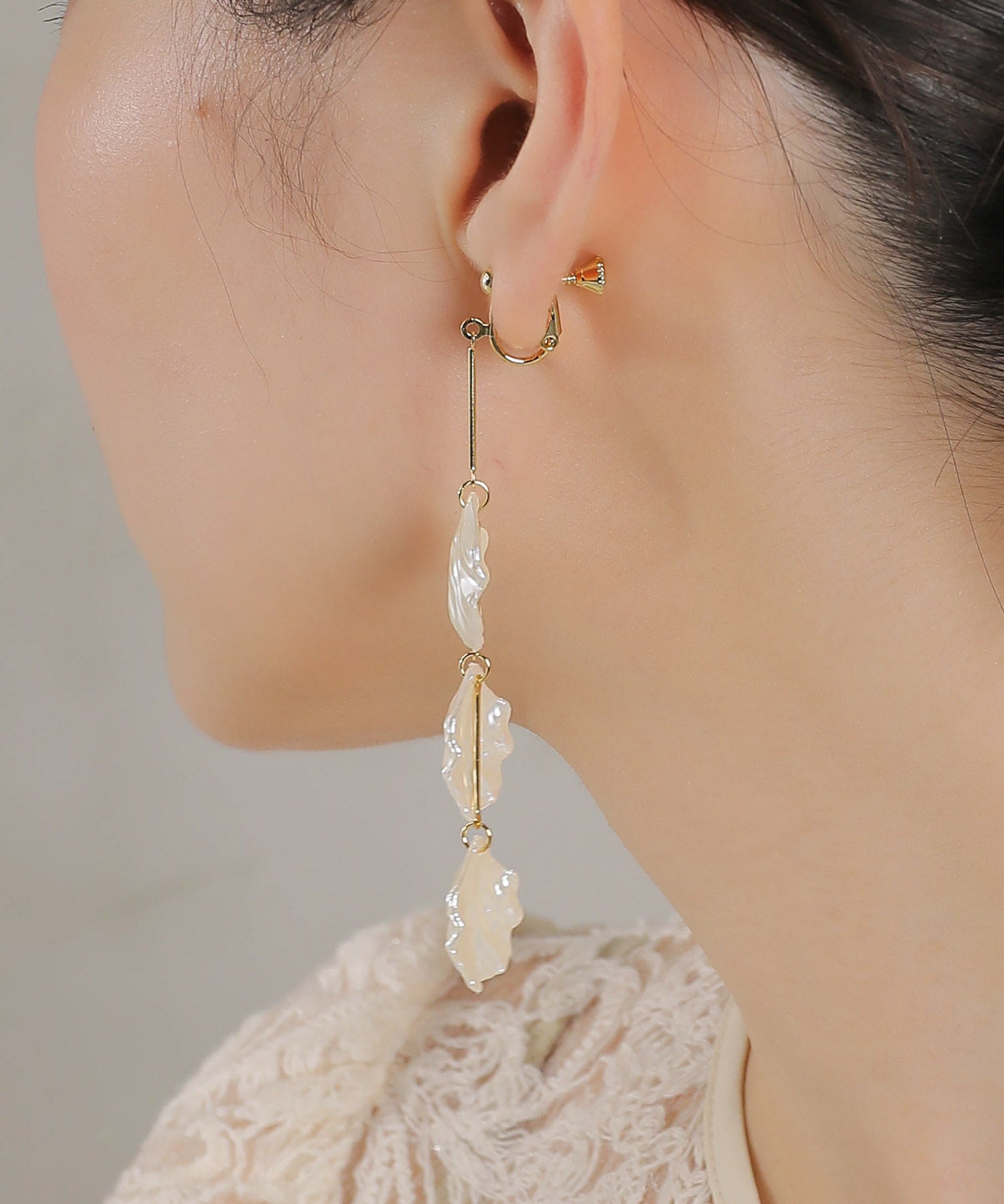 パール シェル メタルドロップ ロング イヤリング