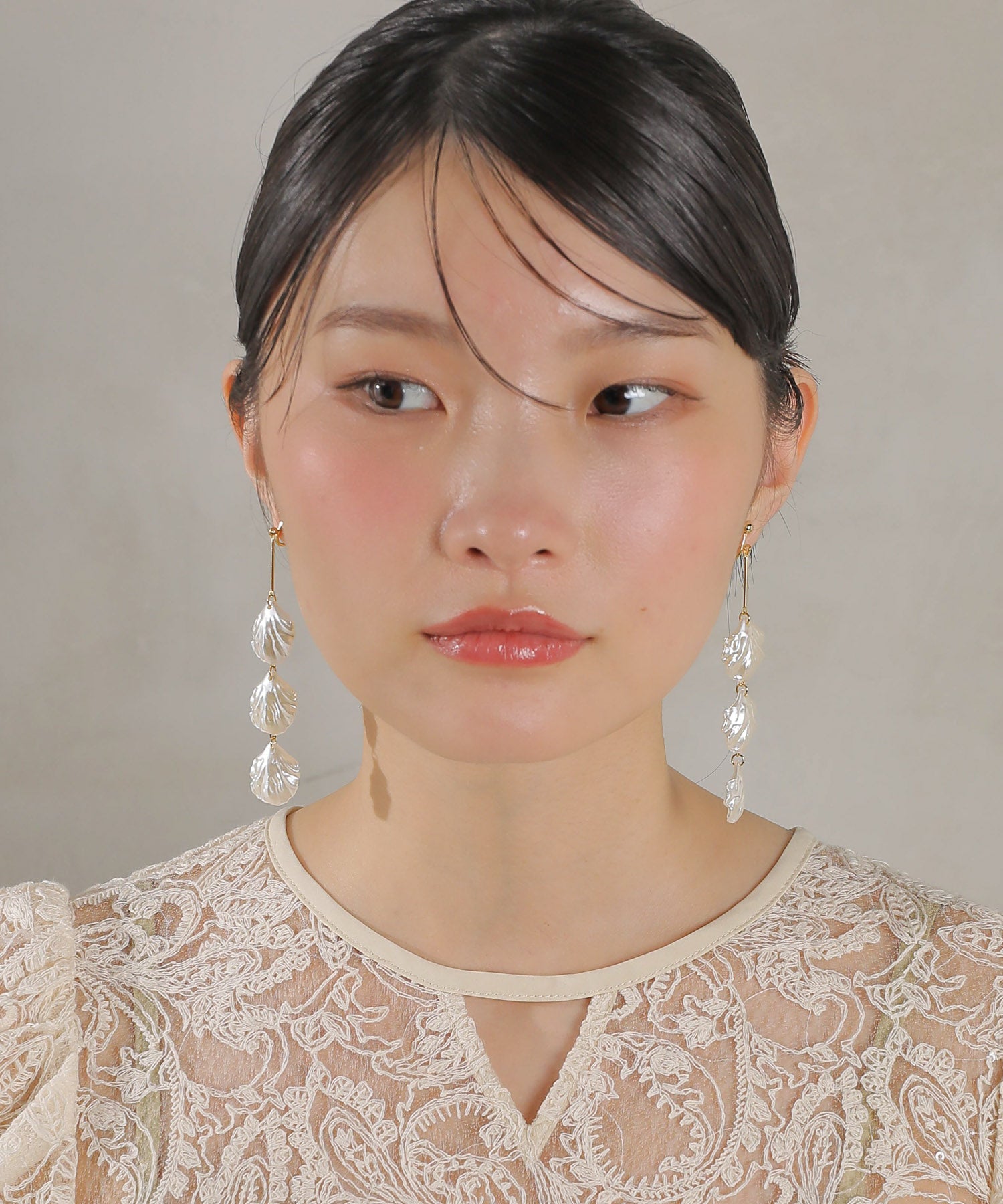 パール シェル メタルドロップ ロング イヤリング