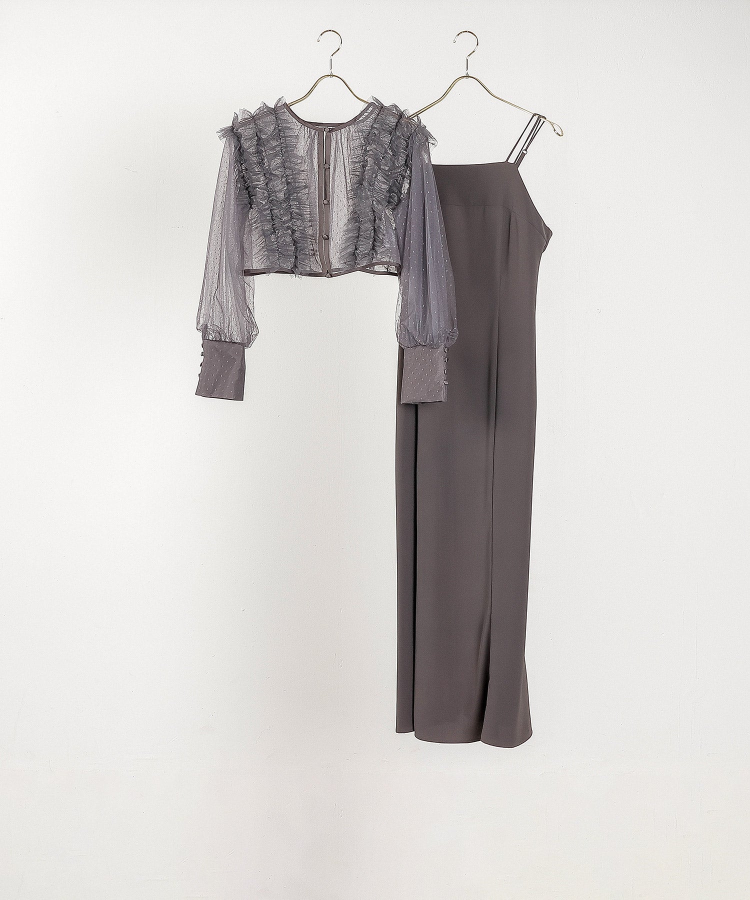 チャコールグレー