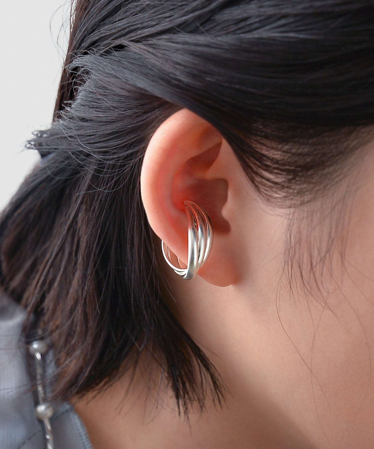 ひねりデザインイヤーカフス