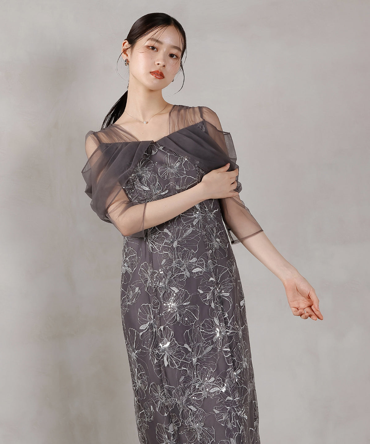 花柄刺繍スパンコールチュールドレープオフショル風ドレス
