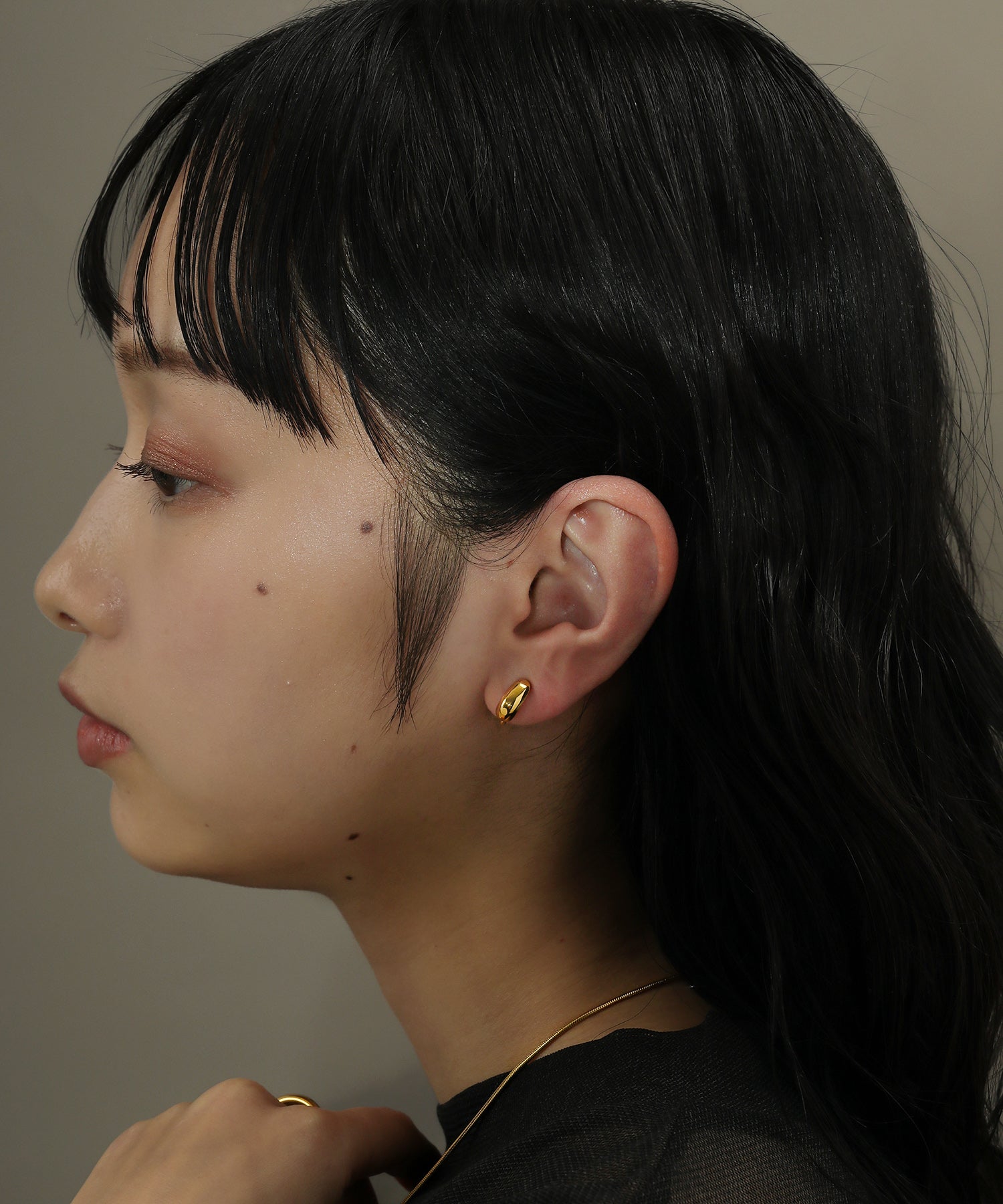 小さめ 艶感 ドロップ型 イヤリング 結婚式 デイリー