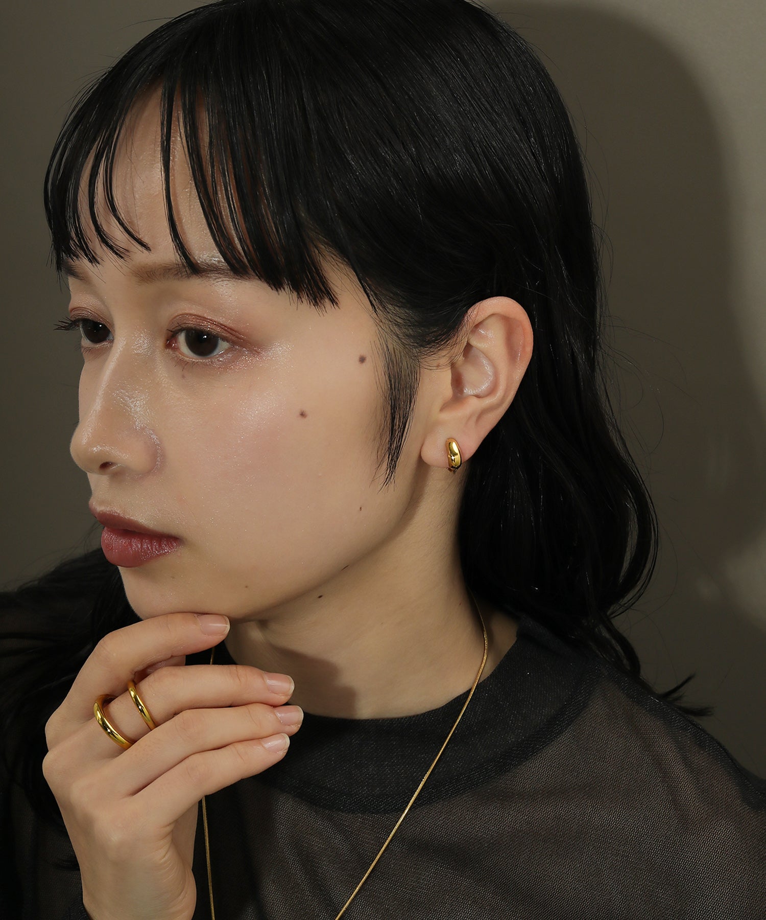 小さめ 艶感 ドロップ型 イヤリング 結婚式 デイリー