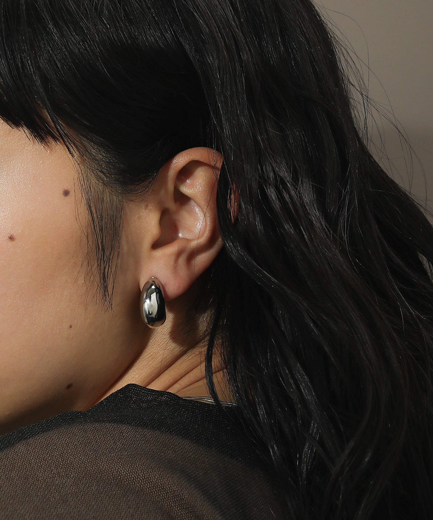 ぷっくりフォルム 艶感 イヤリング パーティー オケージョン