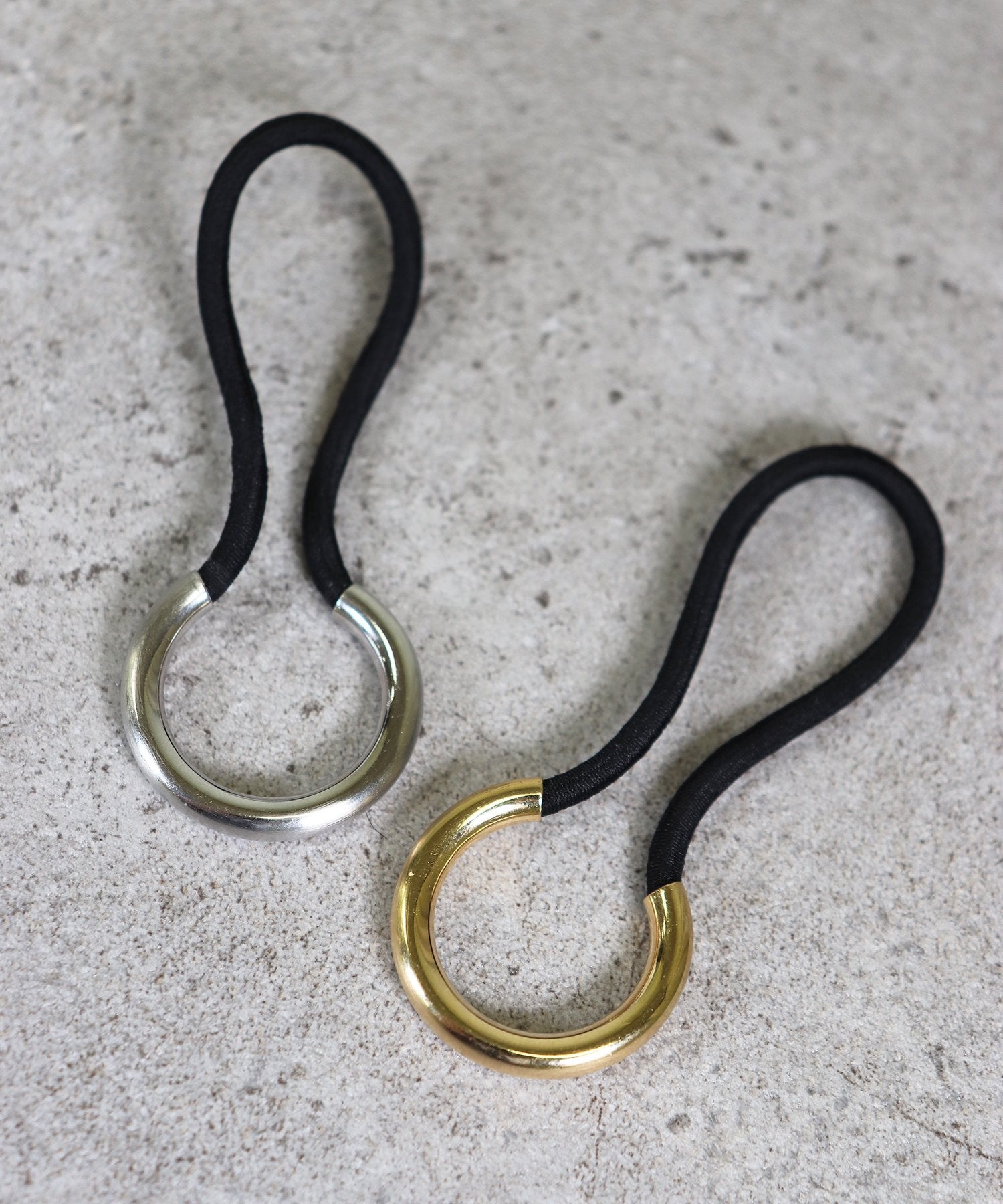 メタルリングヘアゴム