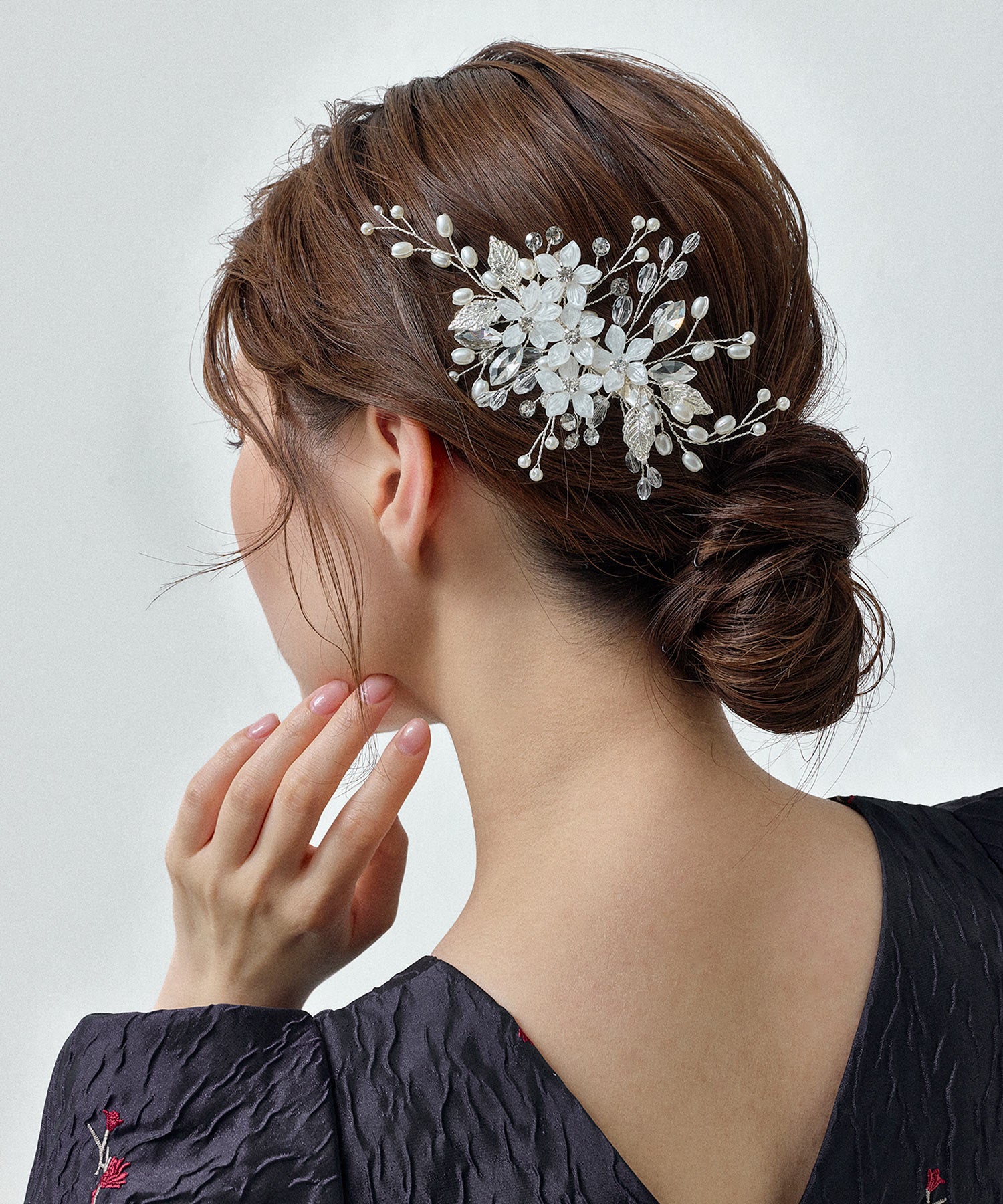 パールフラワークリアビーズヘアクリップ