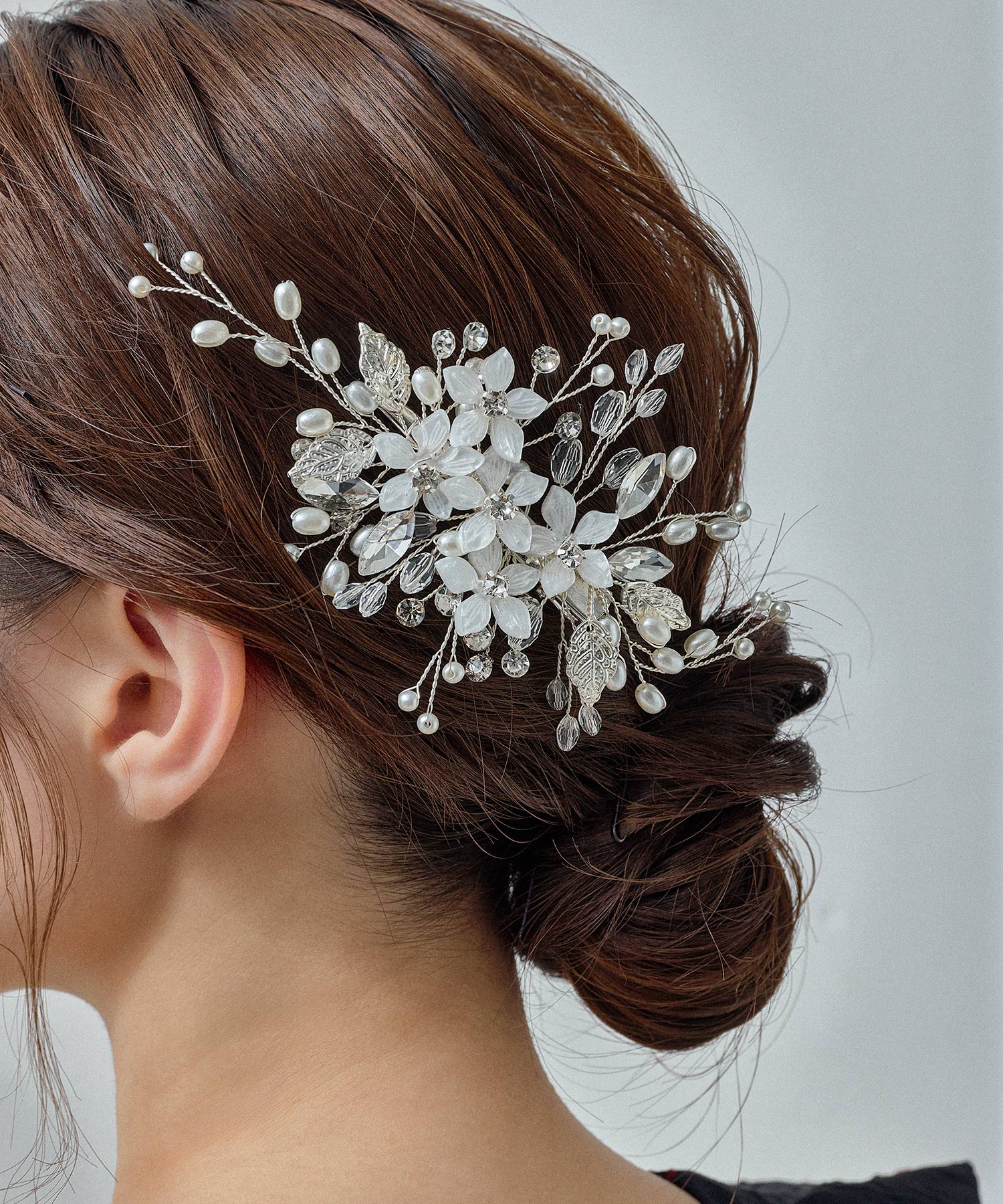 パールフラワークリアビーズヘアクリップ