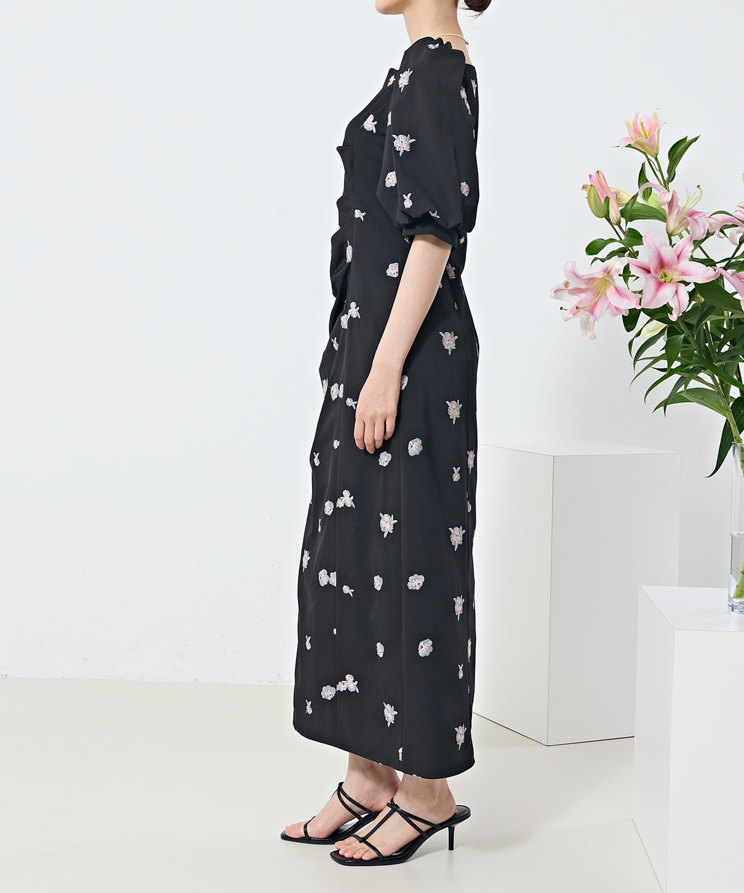 花柄刺繍ドレープパフスリーブドレス