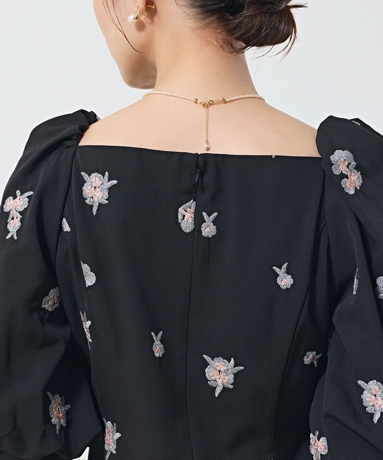 花柄刺繍ドレープパフスリーブドレス