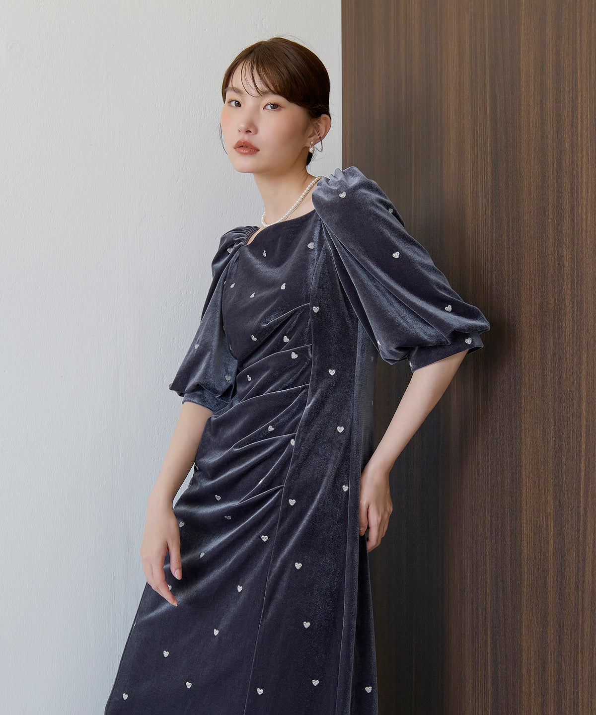 ハート刺繍ベロアスクエアネックドレープボリューム袖ドレス